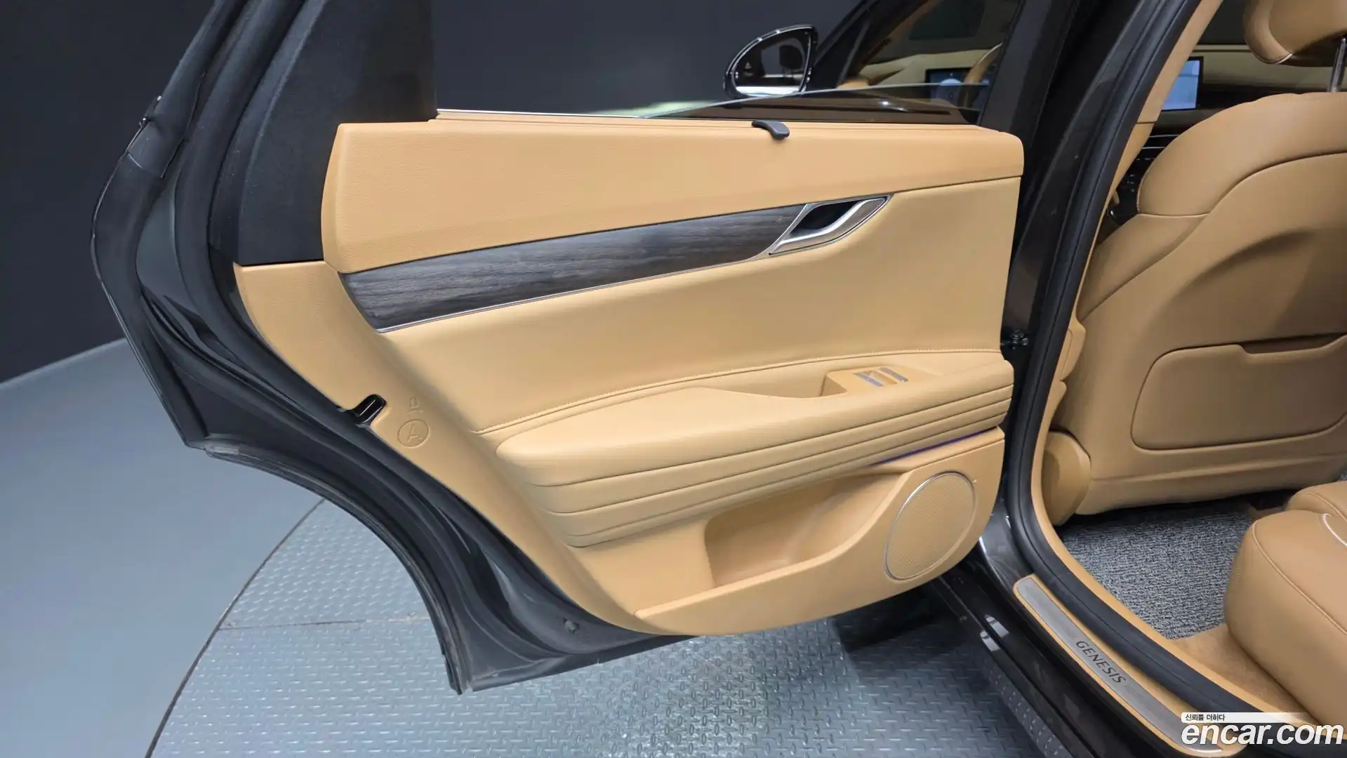 G80 Genesis 2024.3-INNER-035