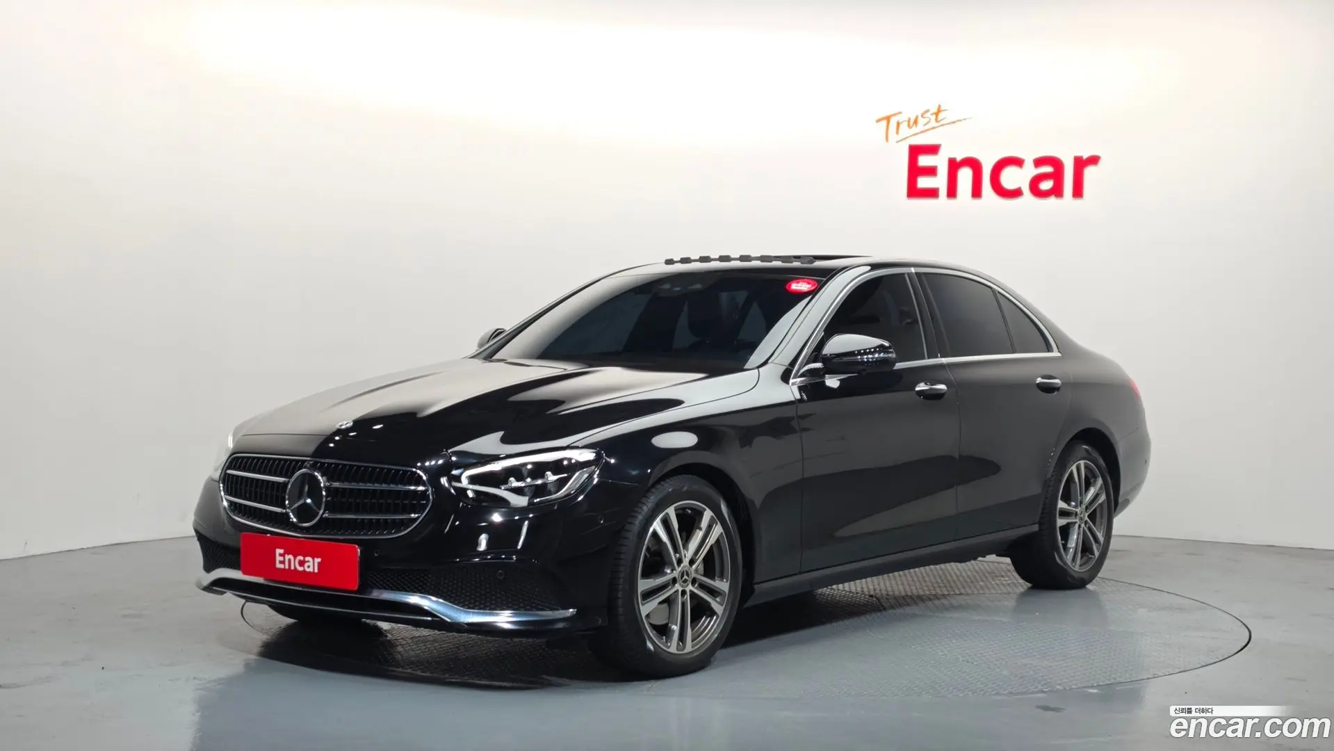 Main__Slider__Photo:E-Class Mercedes-Benz 2023.10-0