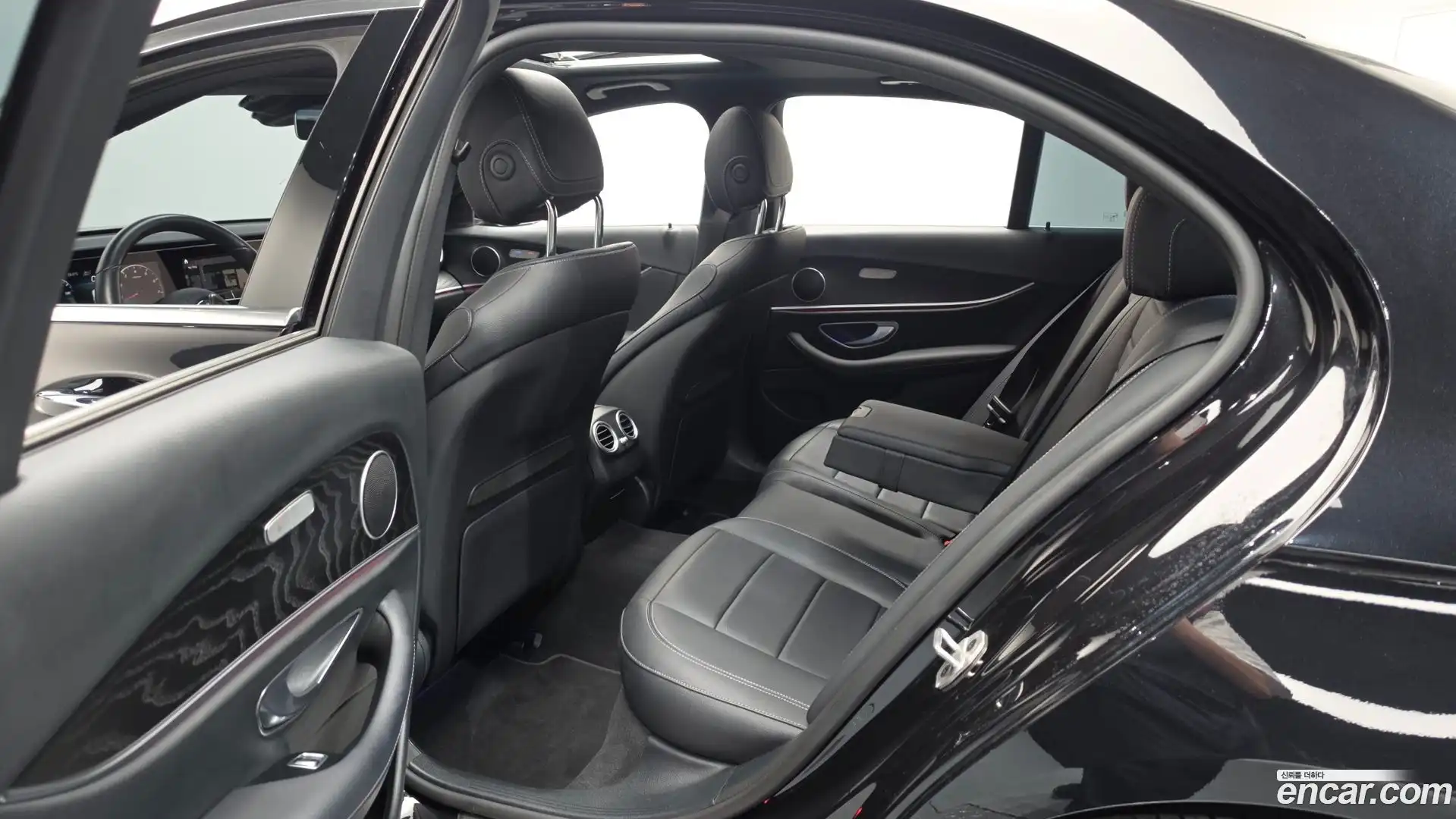 E-Class Mercedes-Benz 2023.10-OPTION-016