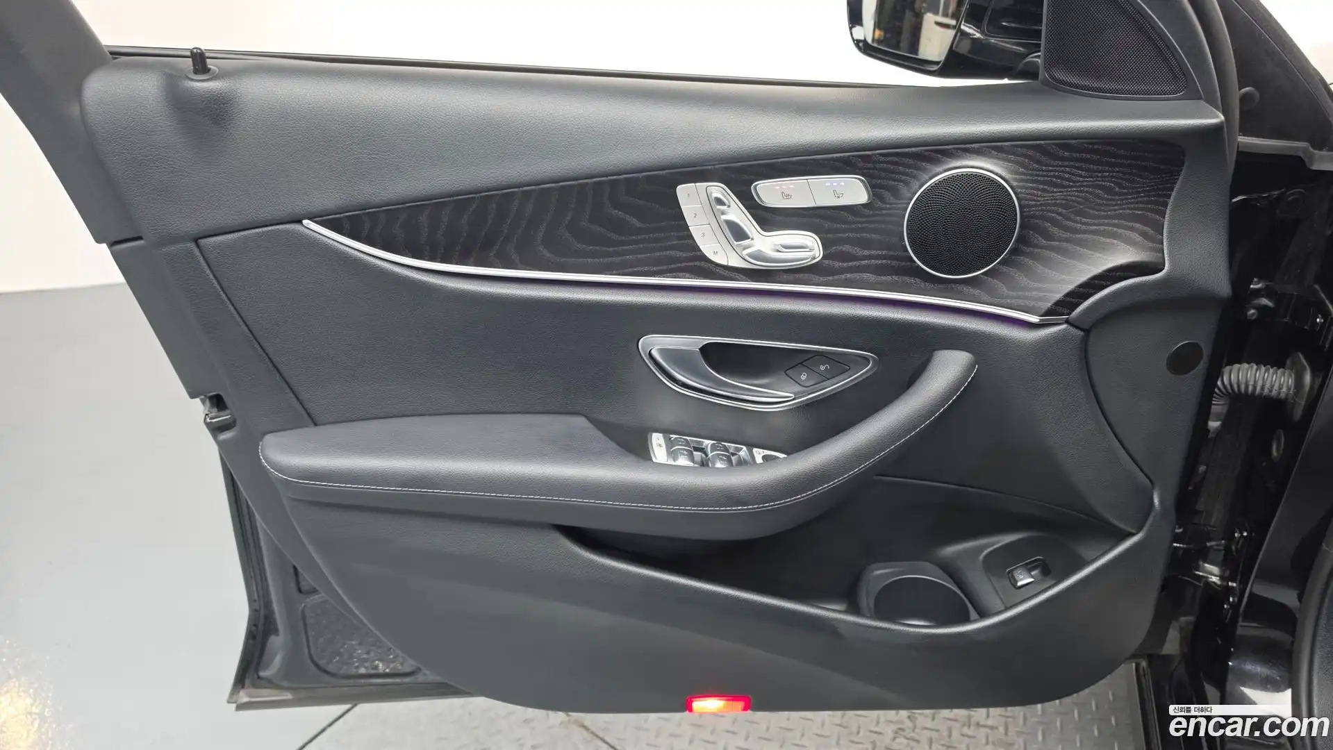 E-Class Mercedes-Benz 2023.10-INNER-034