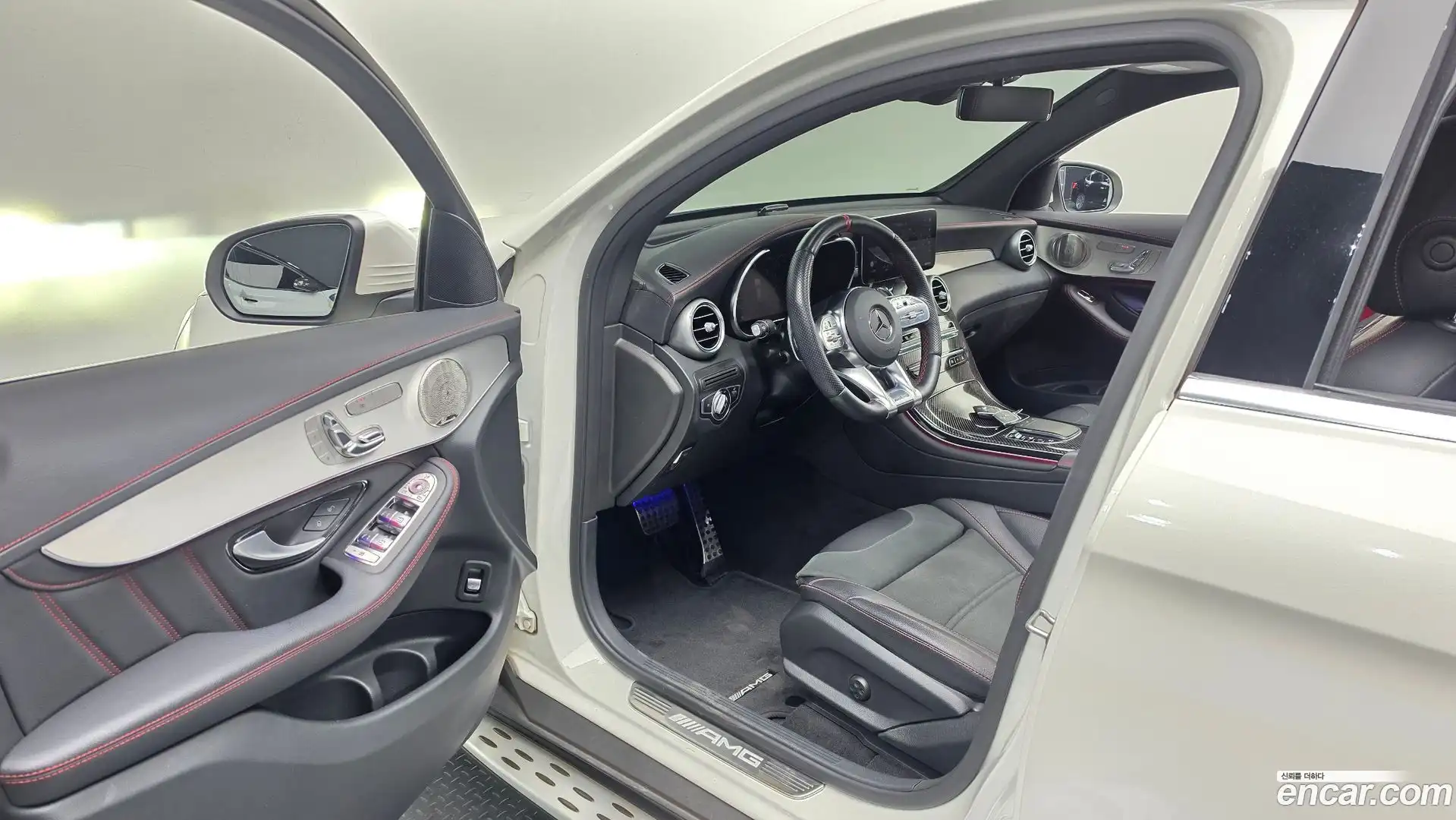 GLC-Class Mercedes-Benz 2021.8-INNER-010
