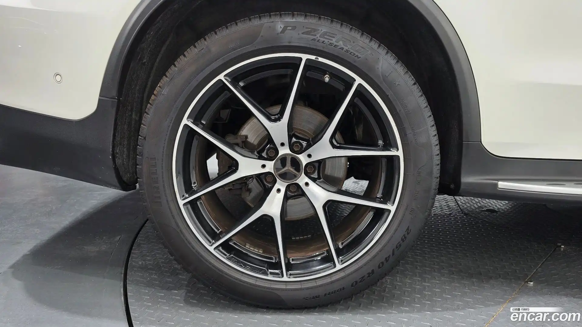 GLC-Class Mercedes-Benz 2021.8-OUTER-031
