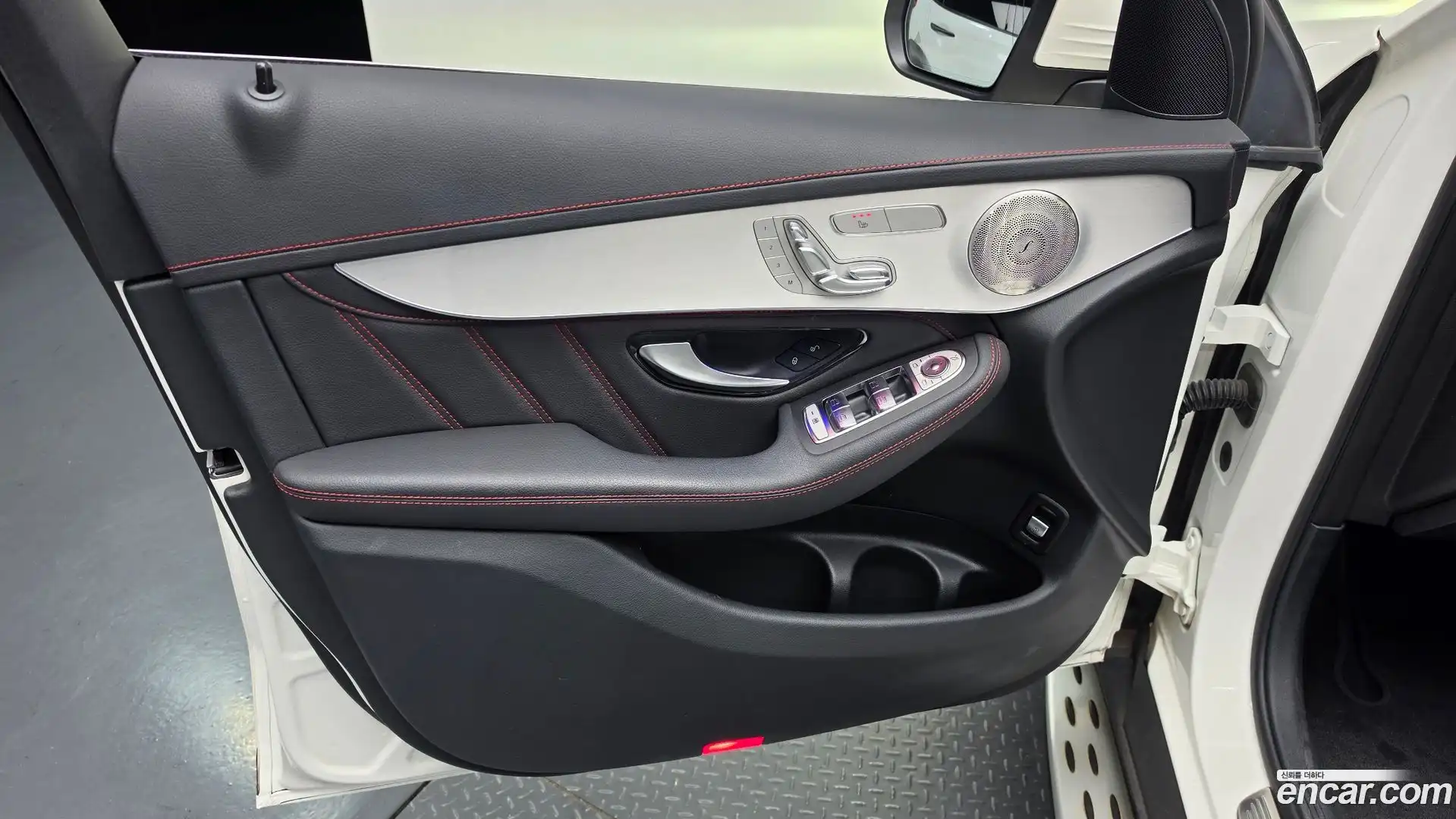 GLC-Class Mercedes-Benz 2021.8-INNER-034