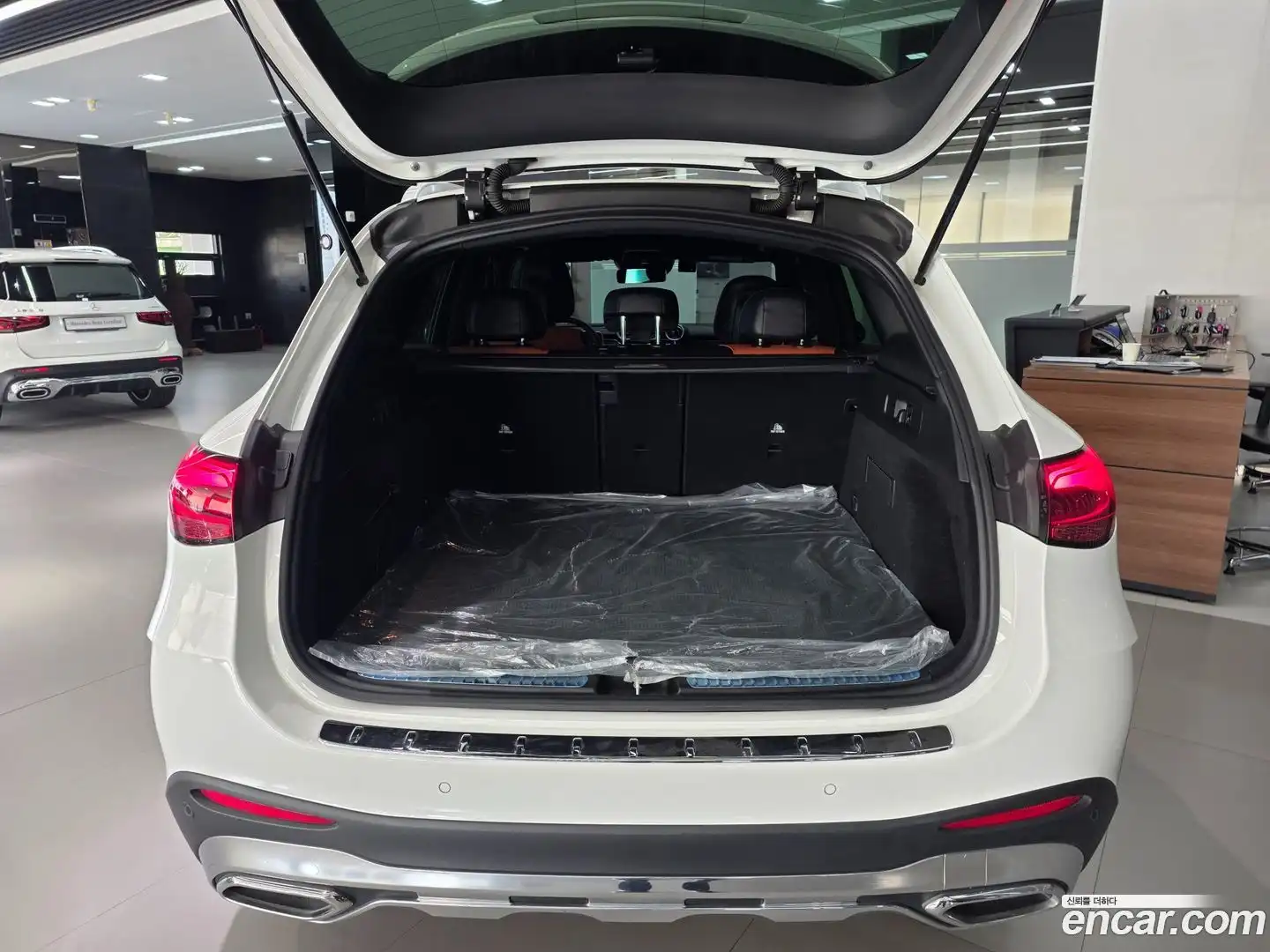 GLC-Class Mercedes-Benz 2023.6-OPTION-022