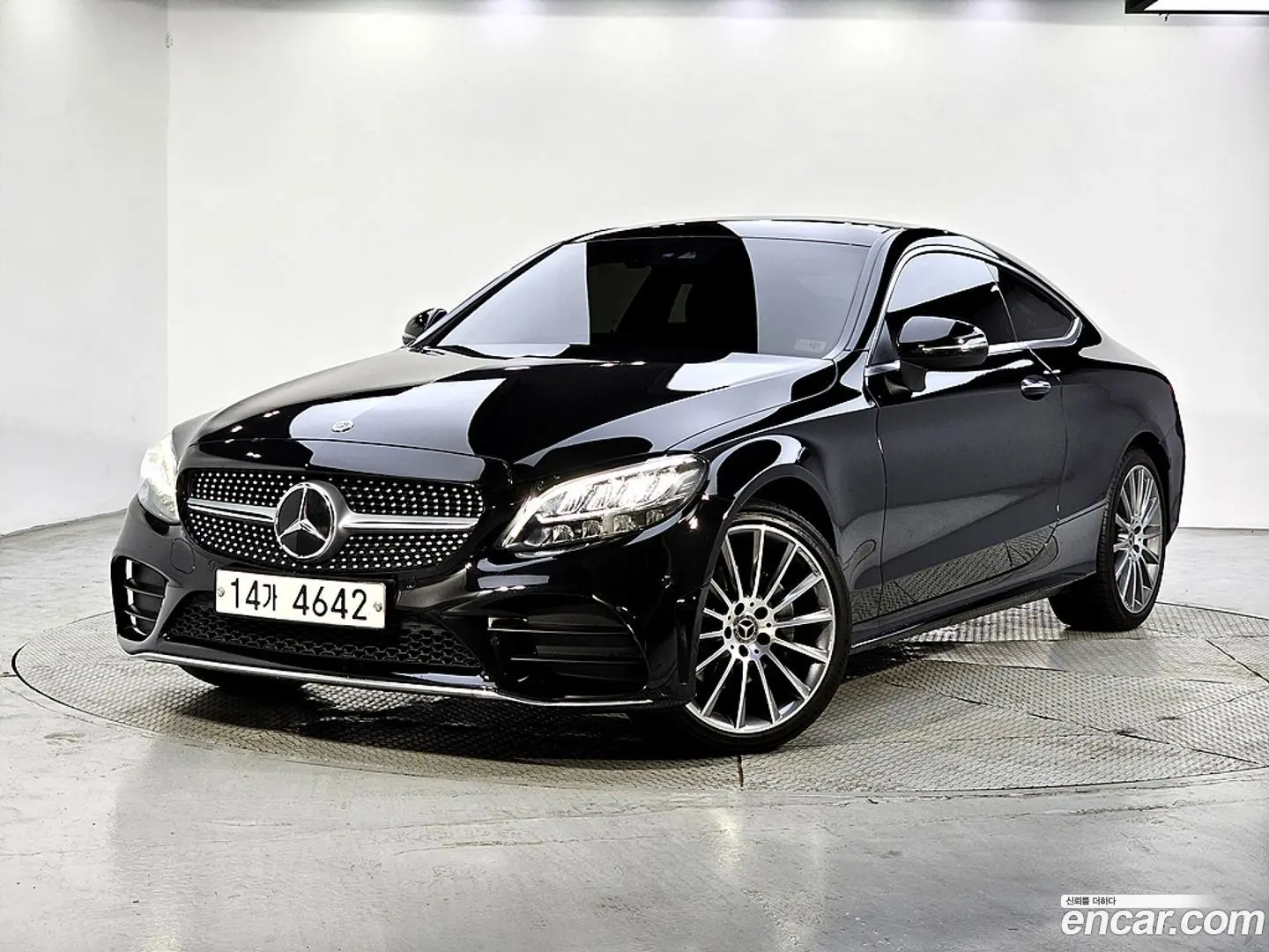 Main__Slider__Photo:C-Class Mercedes-Benz 2019.5-0