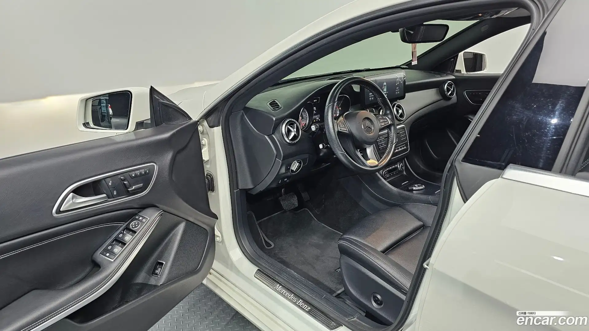 CLA-Class Mercedes-Benz 2016.2-INNER-010