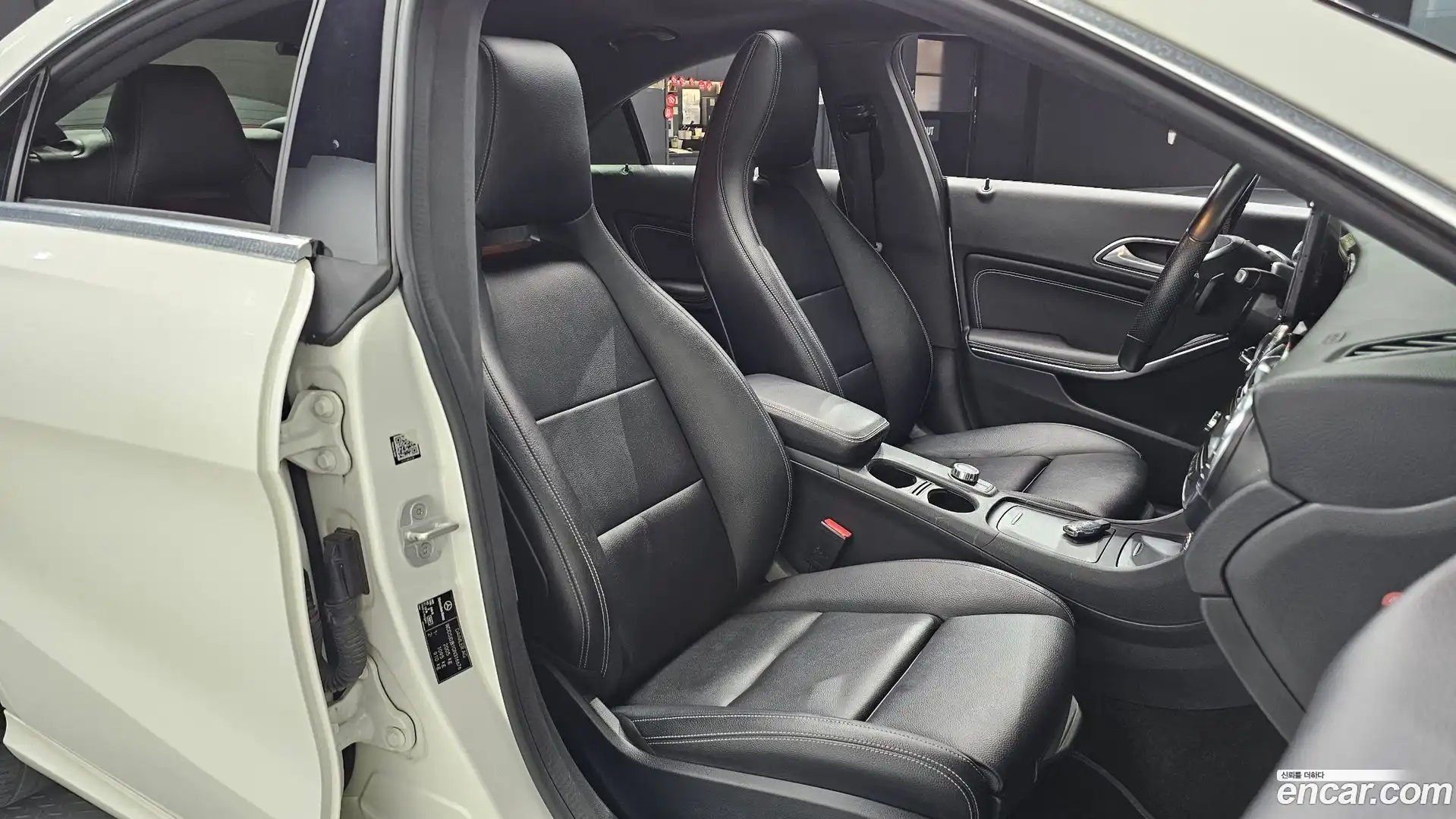 CLA-Class Mercedes-Benz 2016.2-OPTION-015