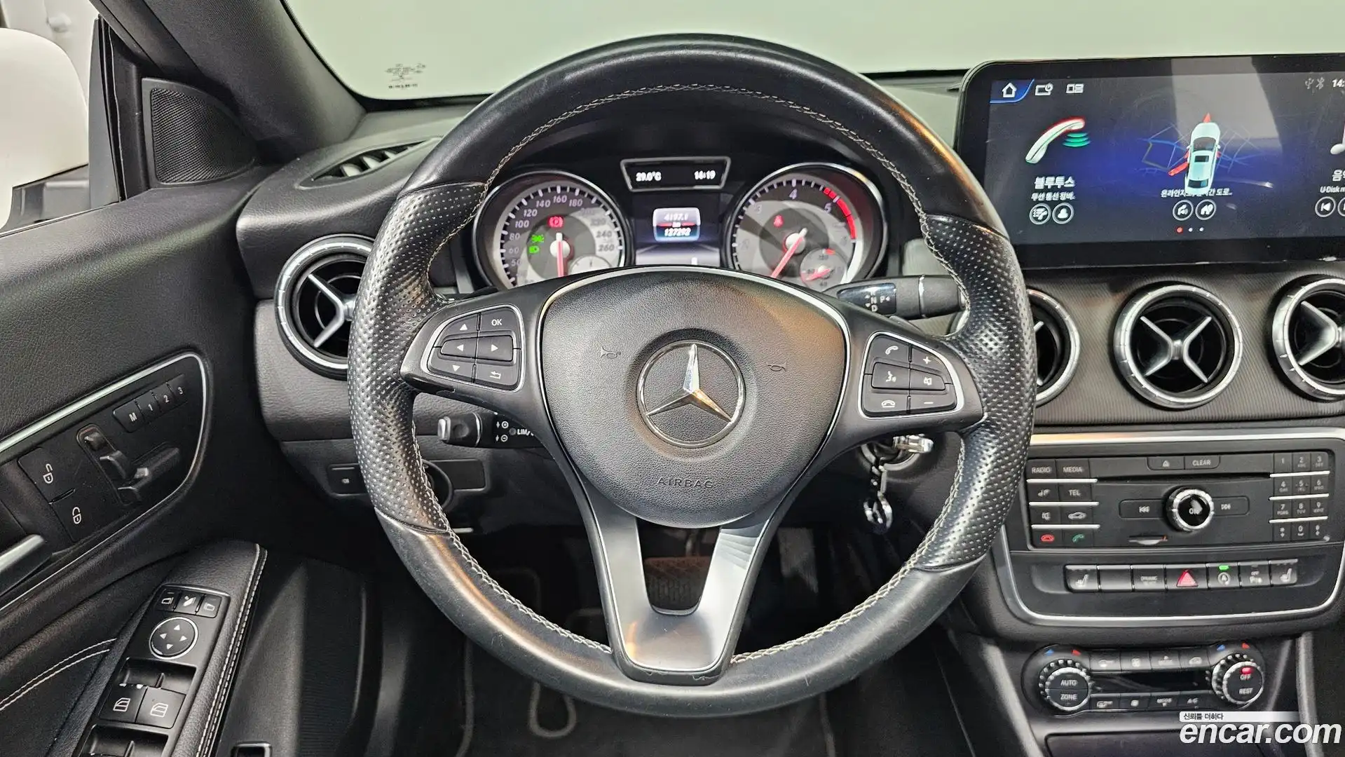 CLA-Class Mercedes-Benz 2016.2-OPTION-017
