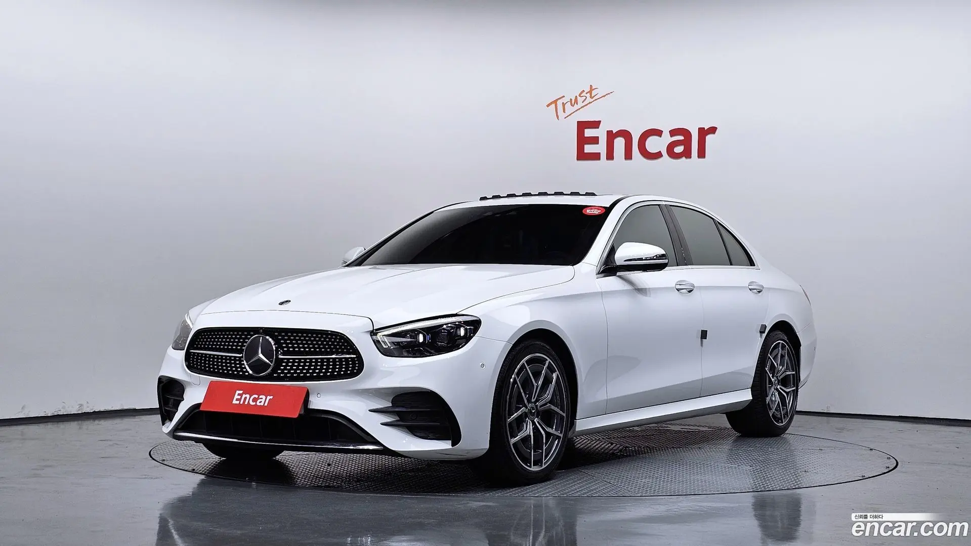 Main__Slider__Photo:E-Class Mercedes-Benz 2020.11-0