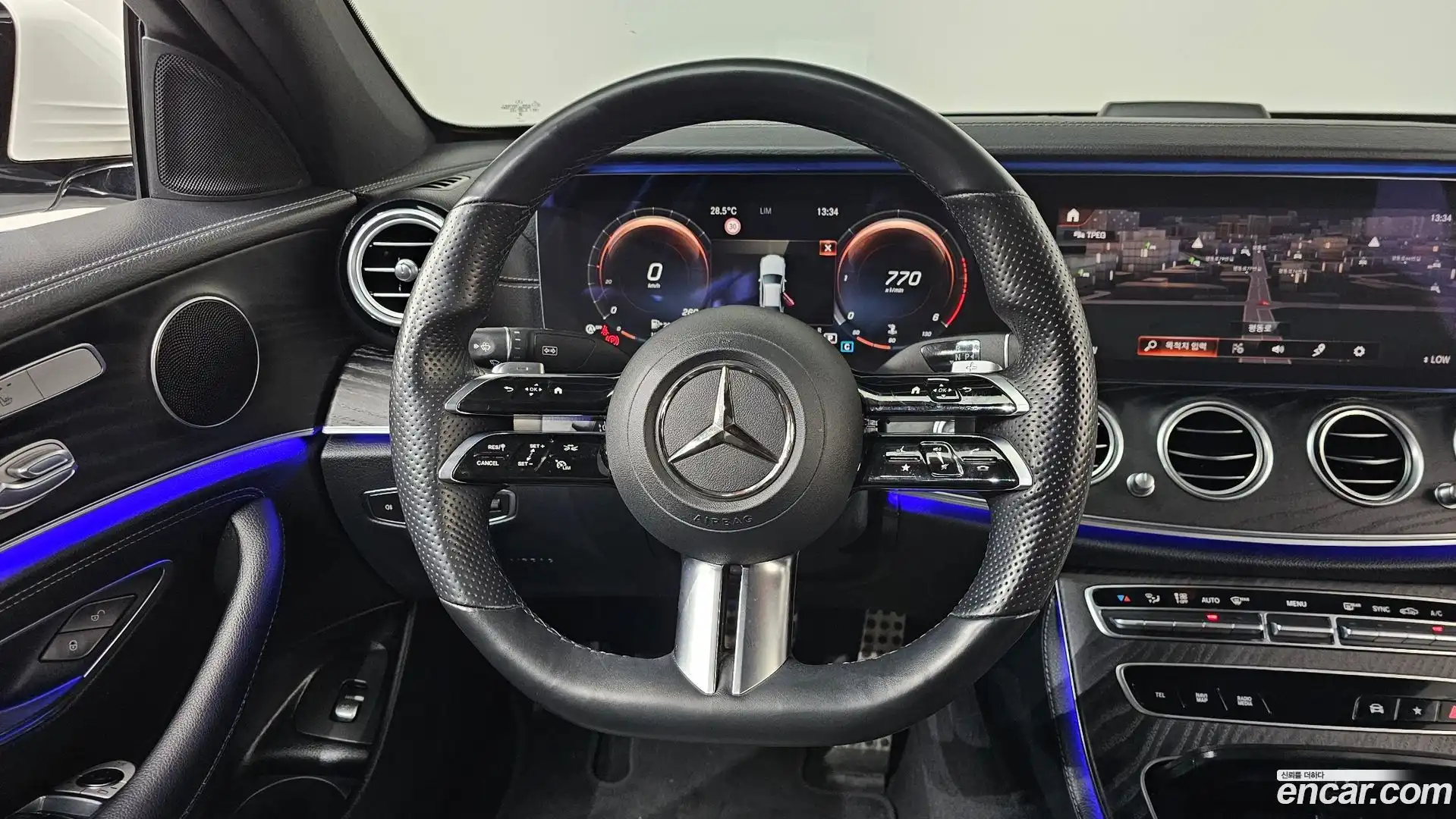 E-Class Mercedes-Benz 2020.11-OPTION-017