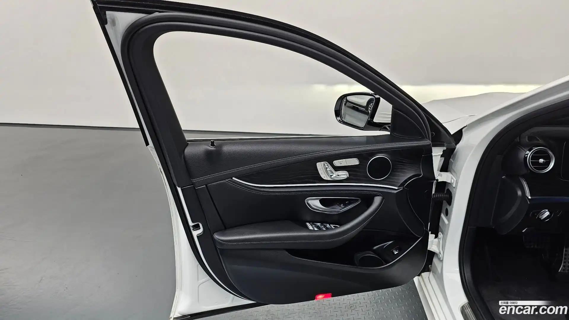 E-Class Mercedes-Benz 2020.11-INNER-034