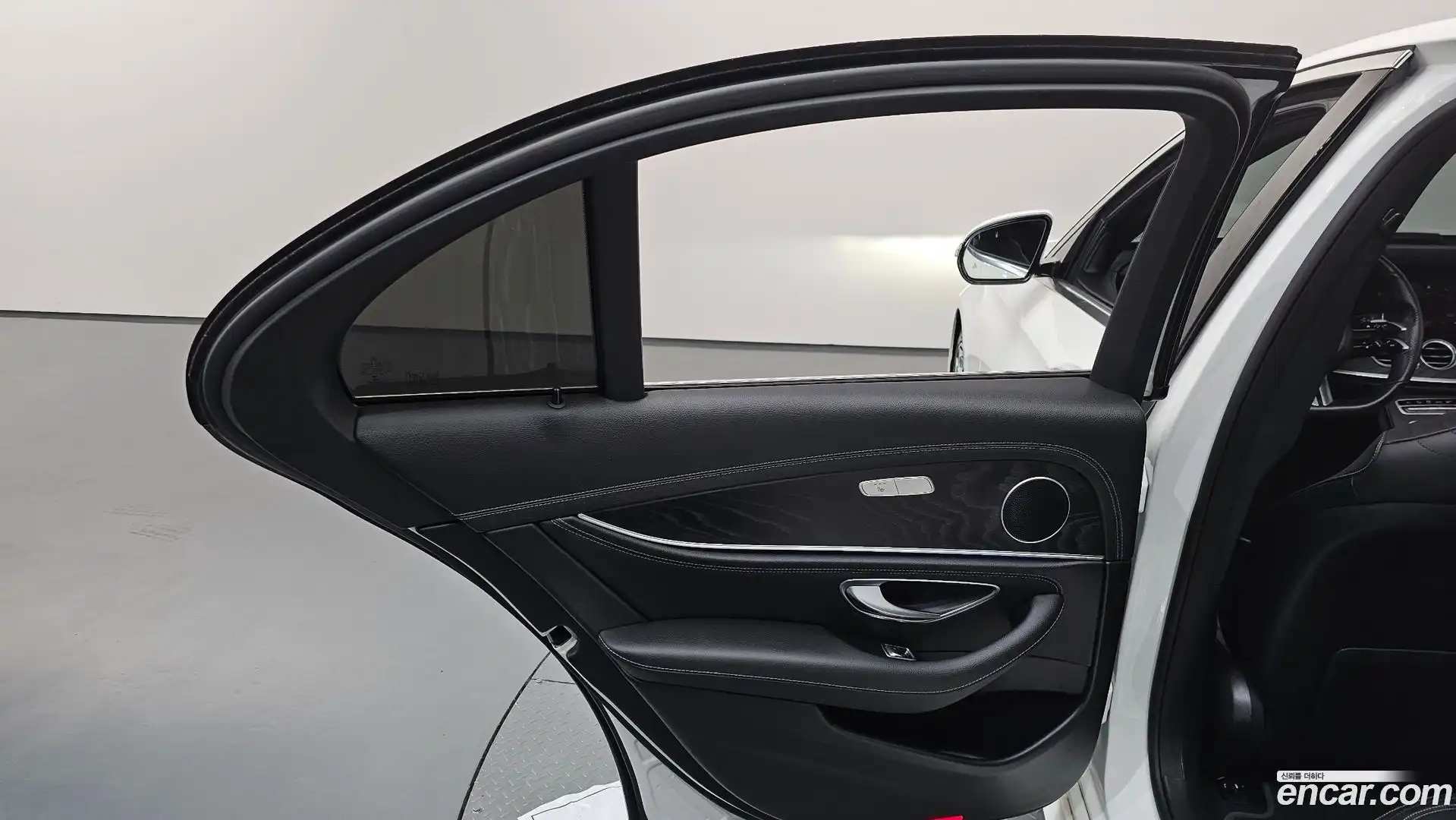 E-Class Mercedes-Benz 2020.11-INNER-035