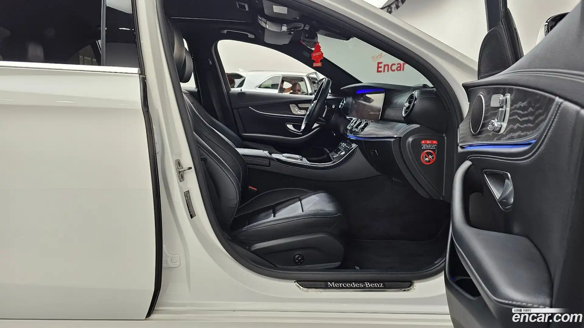 E-Class Mercedes-Benz 2020.11-INNER-036