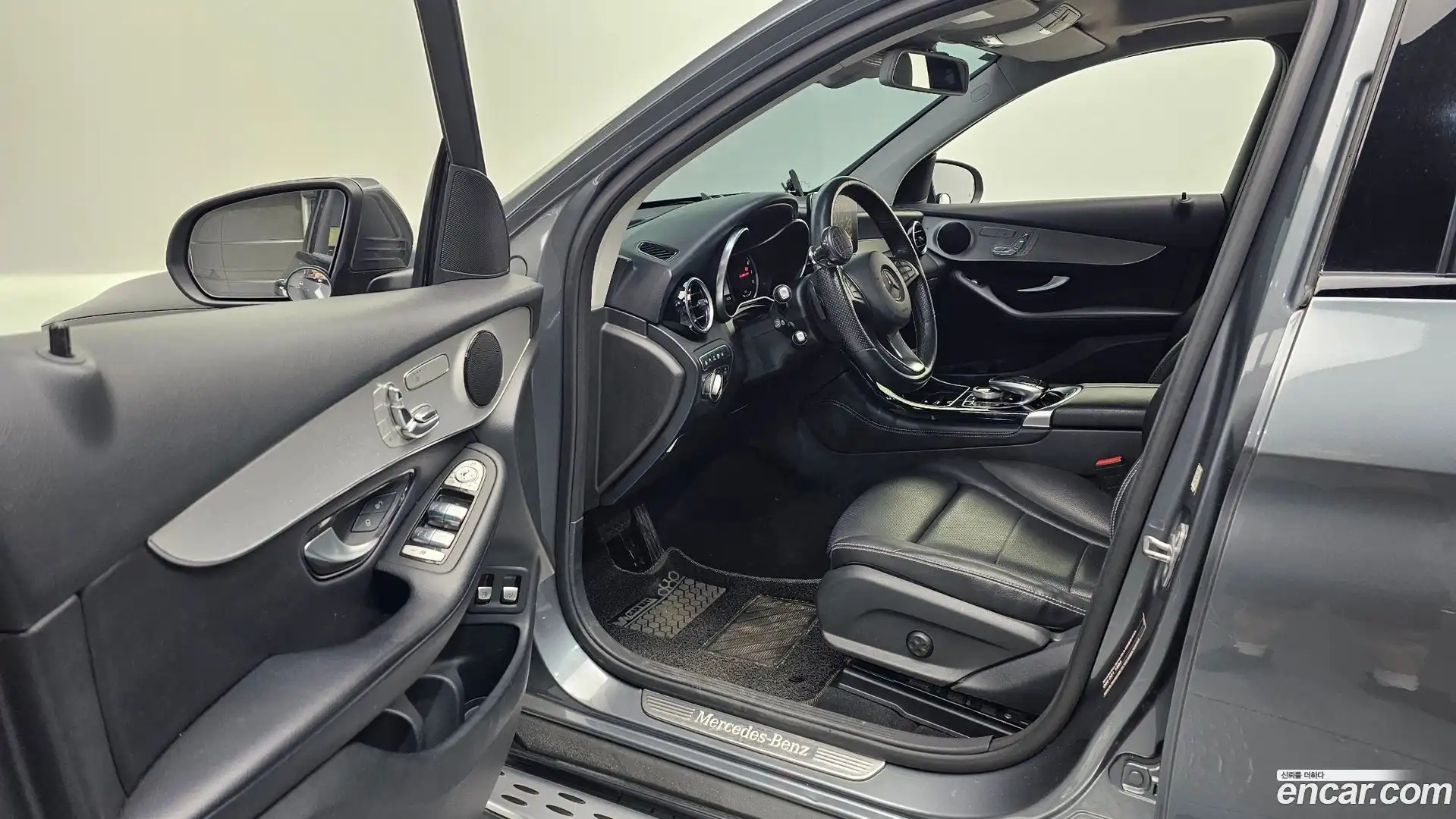 GLC-Class Mercedes-Benz 2019.3-INNER-010