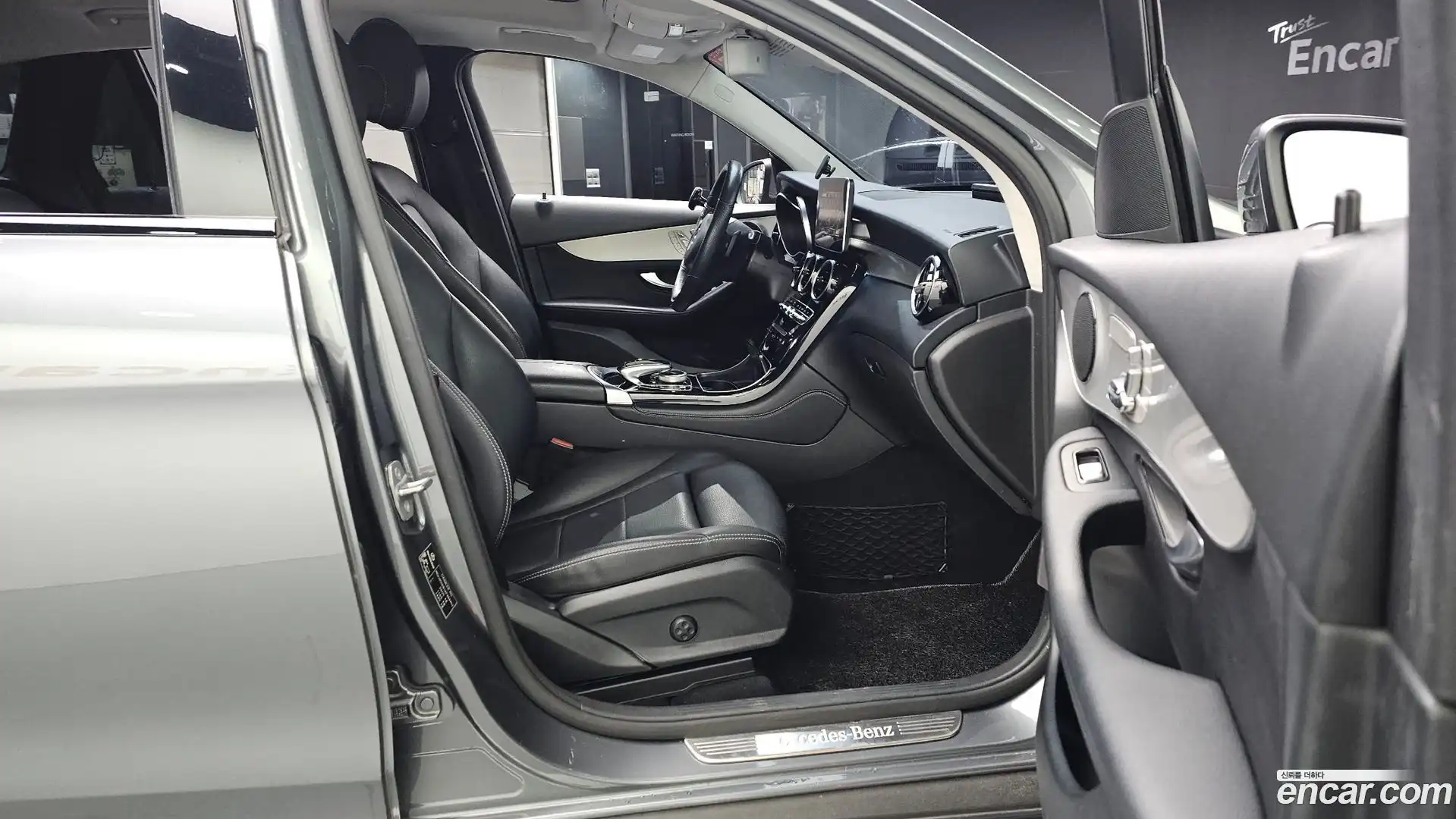 GLC-Class Mercedes-Benz 2019.3-OPTION-015