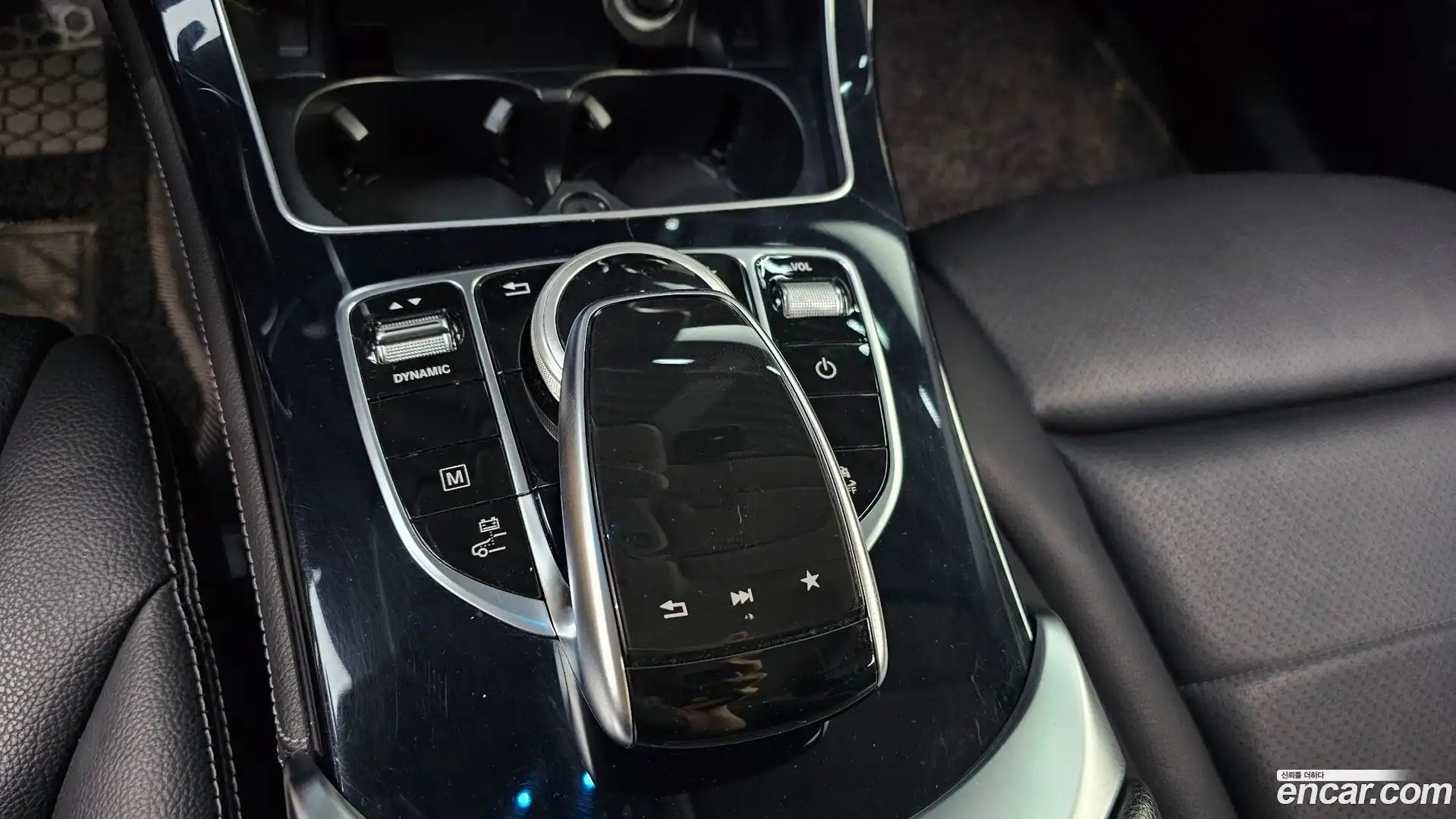 GLC-Class Mercedes-Benz 2019.3-OPTION-021