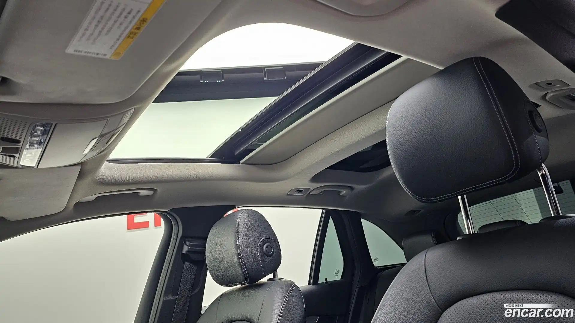 GLC-Class Mercedes-Benz 2019.3-OPTION-023