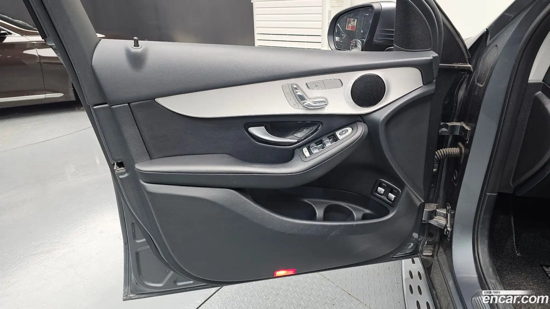 GLC-Class Mercedes-Benz 2019.3-INNER-034