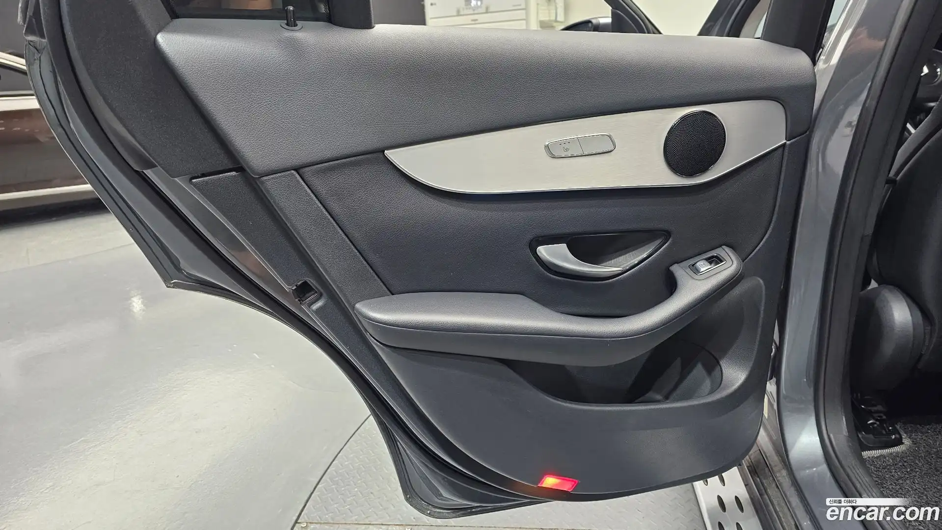 GLC-Class Mercedes-Benz 2019.3-INNER-035