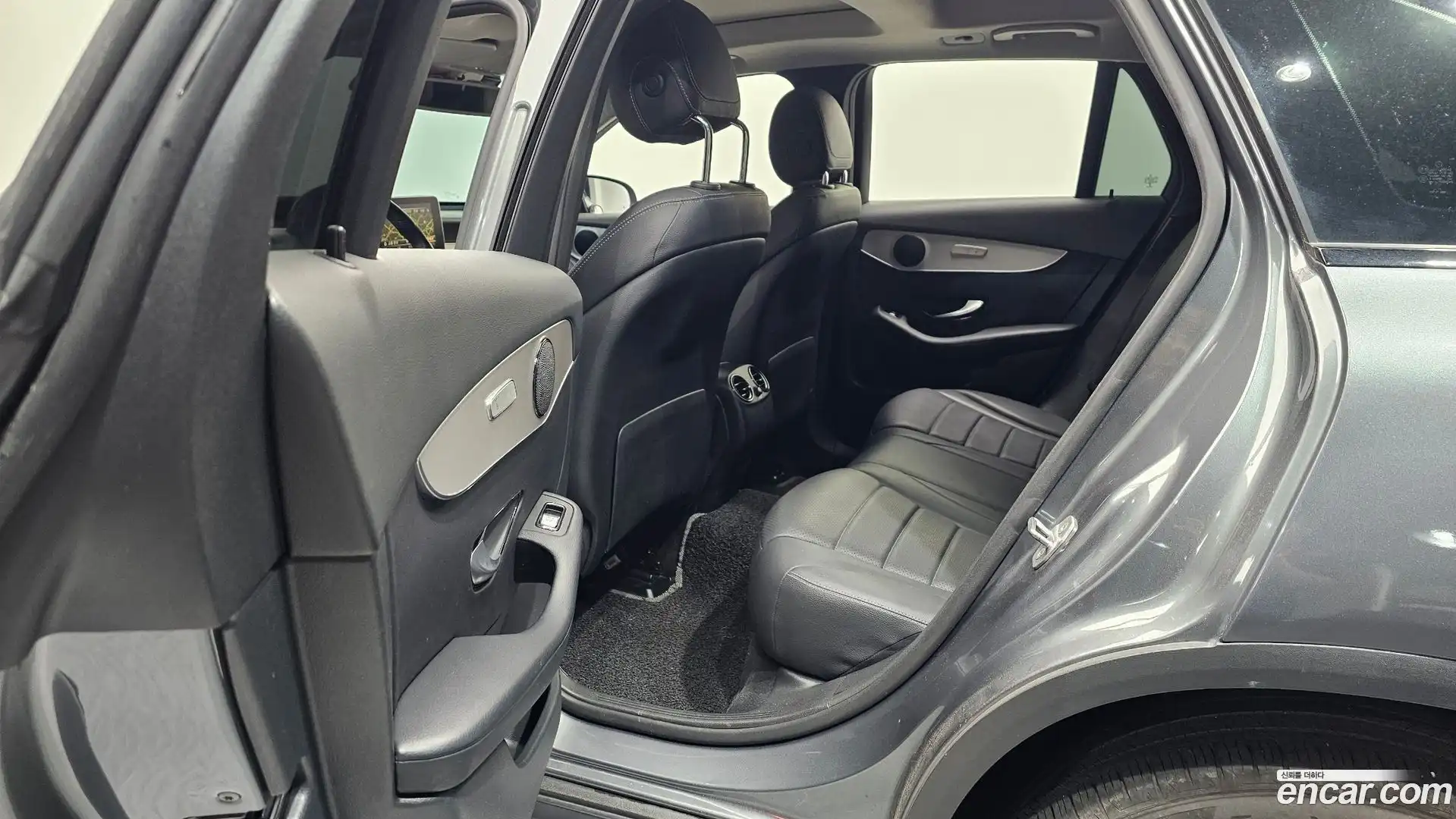 GLC-Class Mercedes-Benz 2019.3-INNER-036