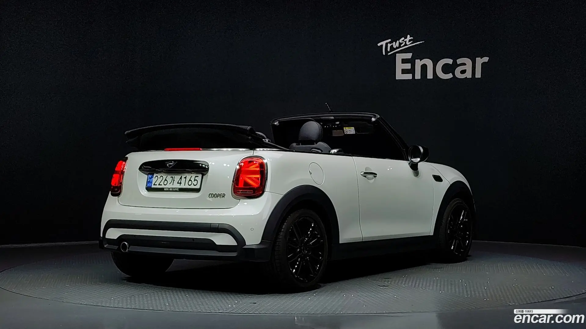 Main__Slider__Photo:Cooper Convertible Mini 2024.3-1