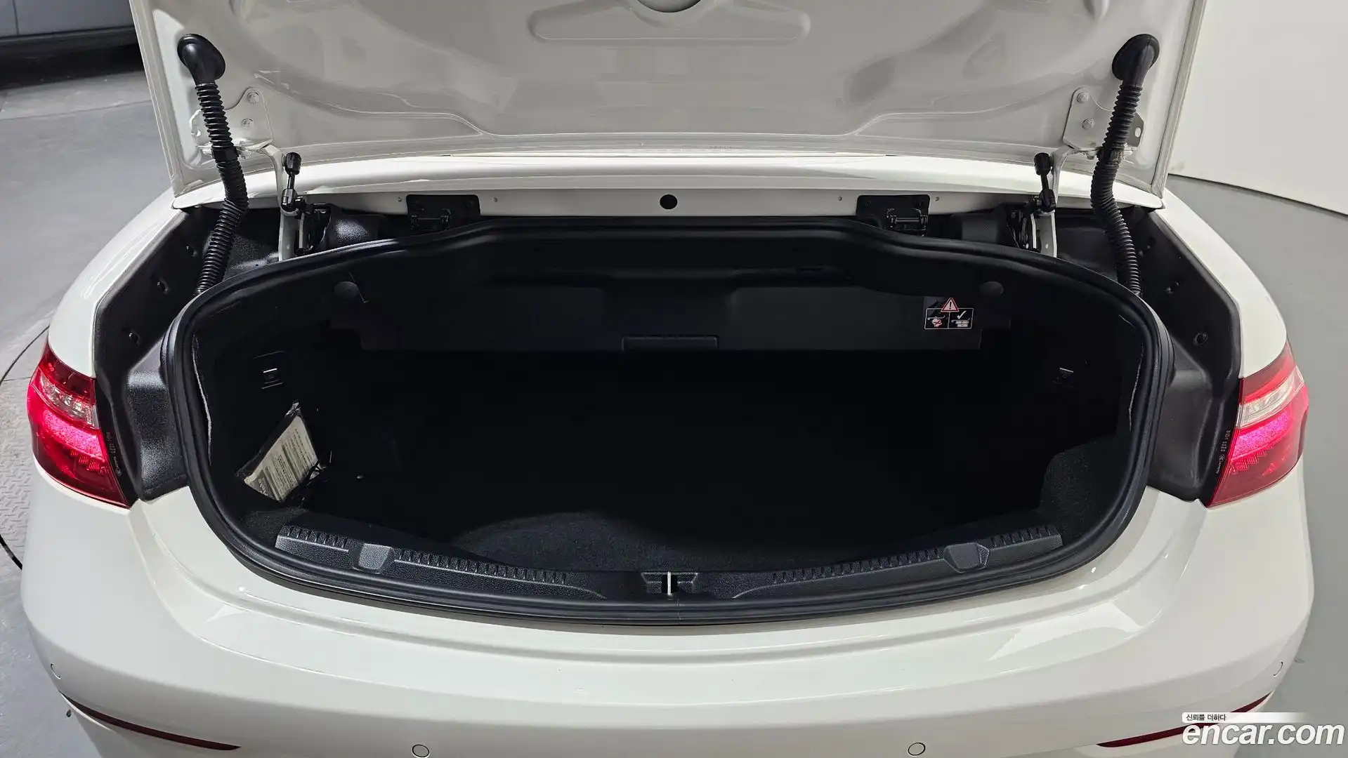 E-Class Mercedes-Benz 2018.9-OPTION-024