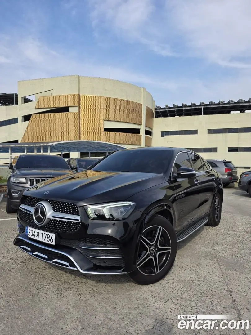 Main__Slider__Photo:GLE-Class Mercedes-Benz 2021.4-0