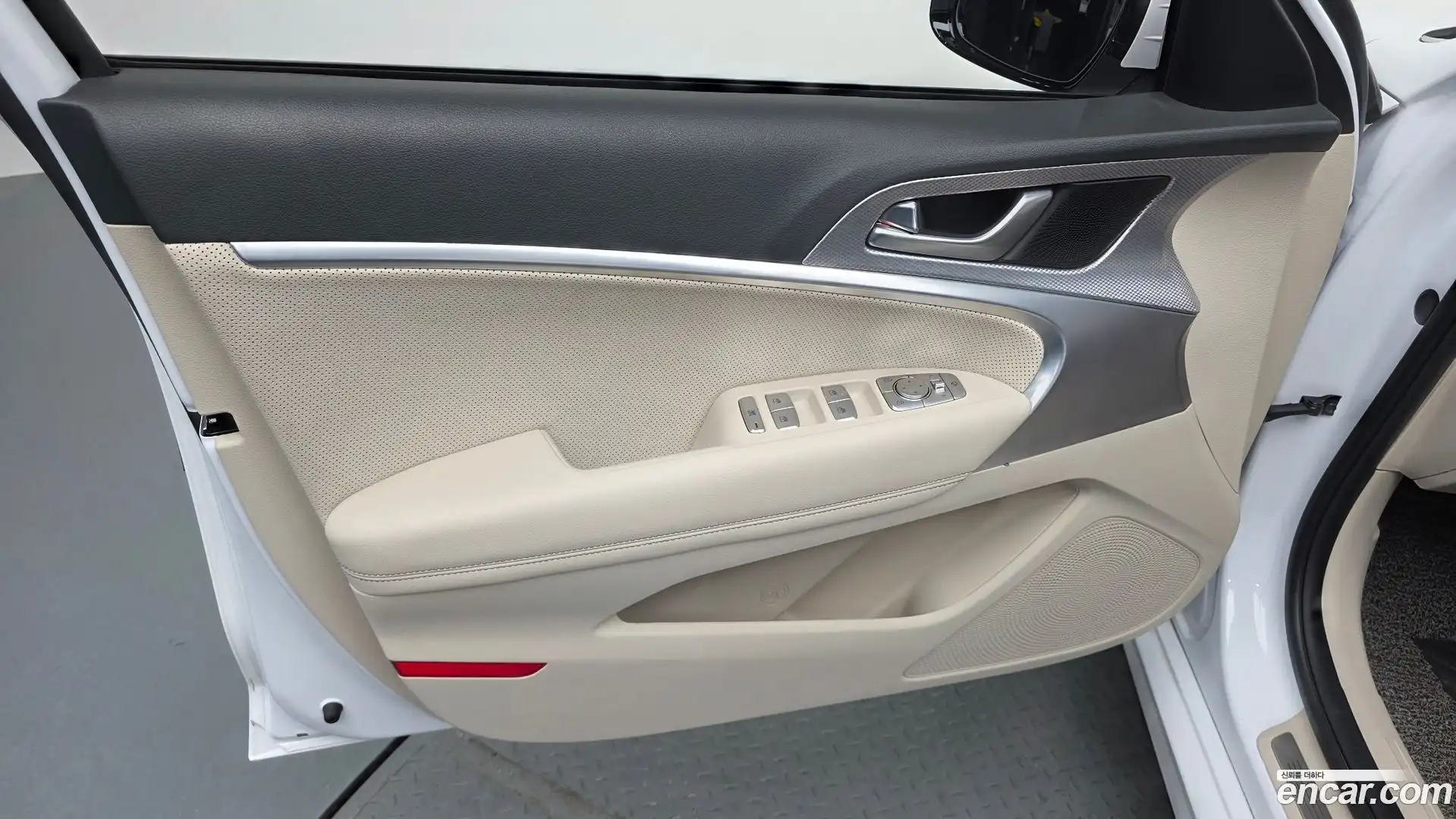G70 Genesis 2023.1-INNER-034