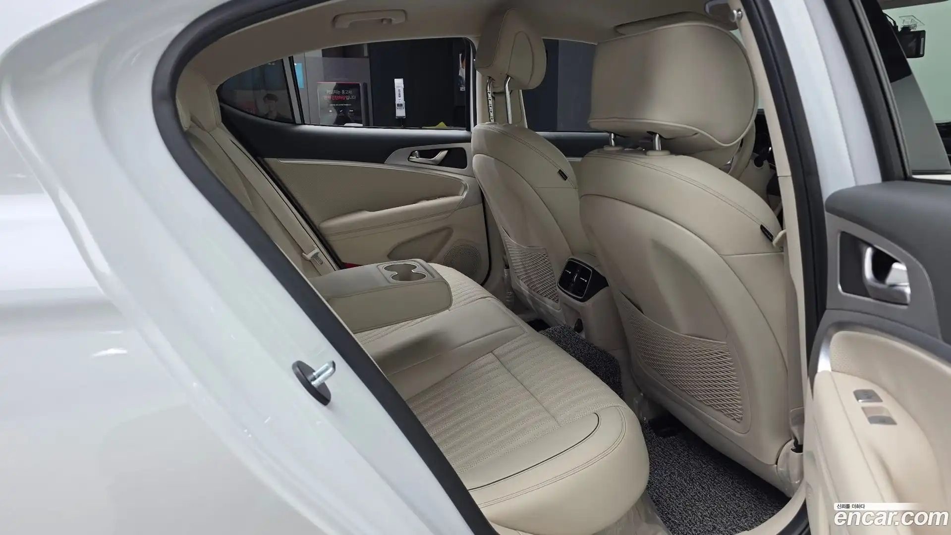 G70 Genesis 2023.1-INNER-036