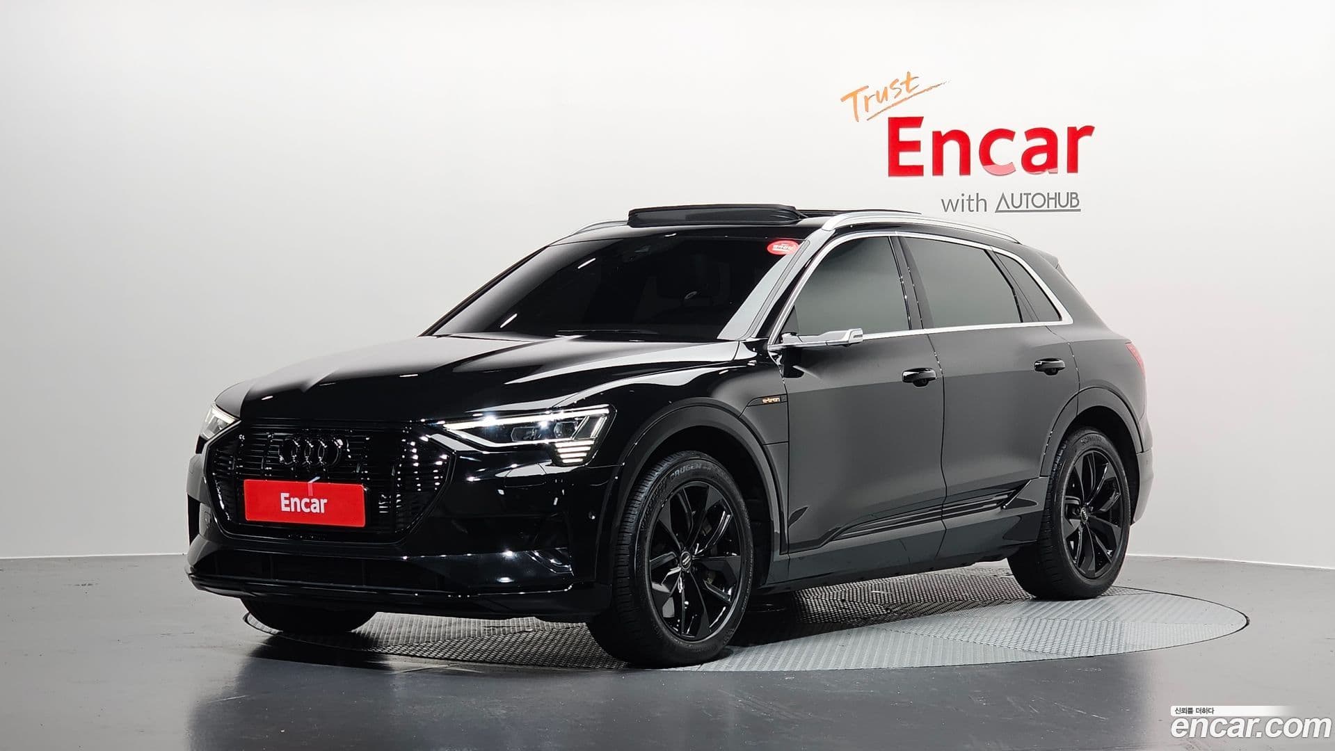 Main__Slider__Photo:e-tron Audi 2020.6-0