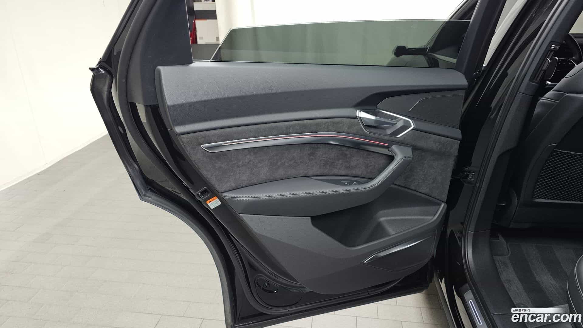 e-tron Audi 2020.6-INNER-035