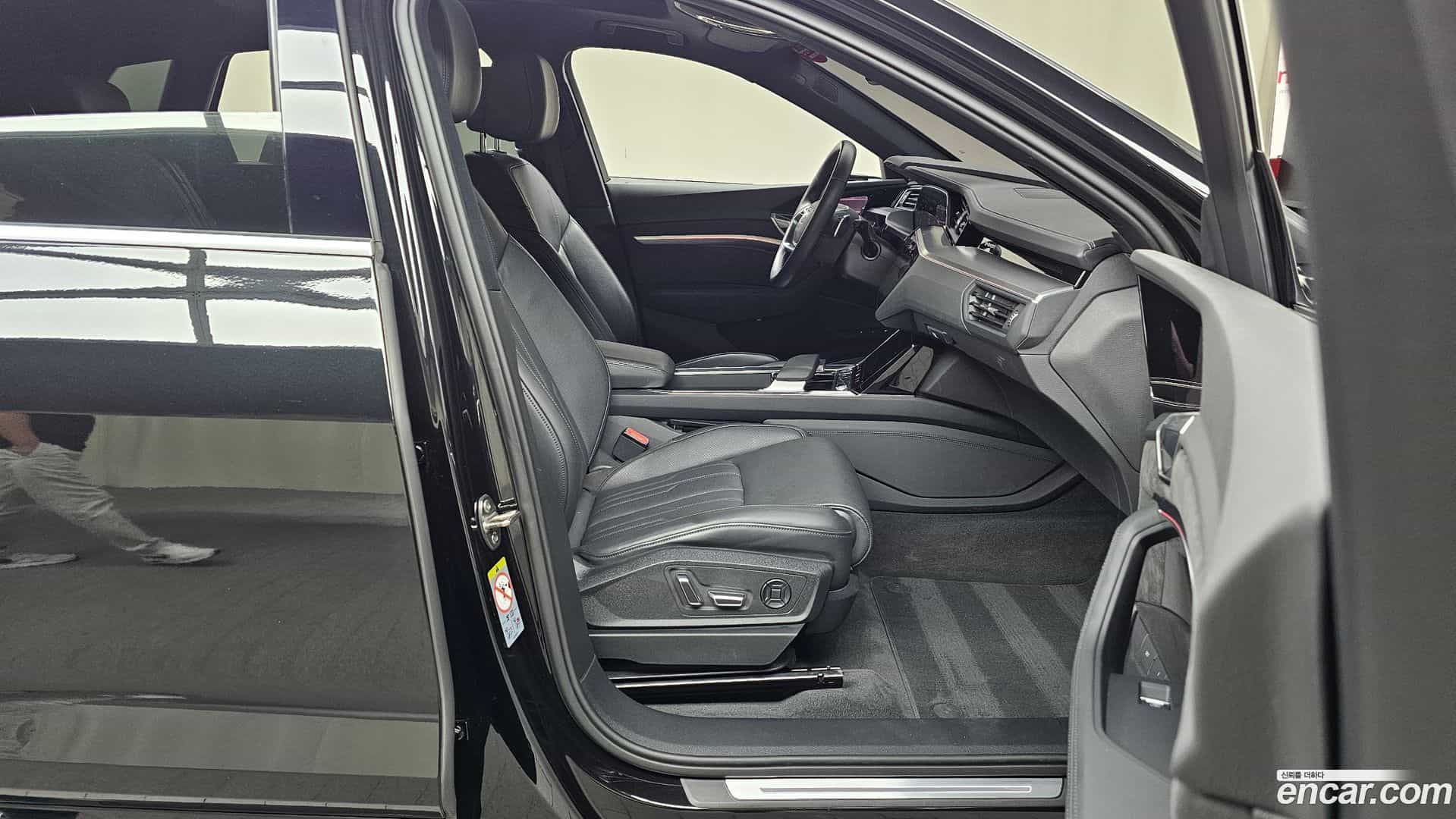 e-tron Audi 2020.6-INNER-036