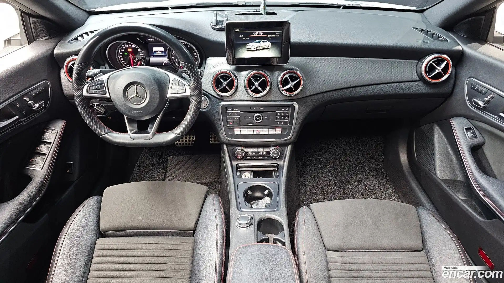 CLA-Class Mercedes-Benz 2017.10-INNER-007