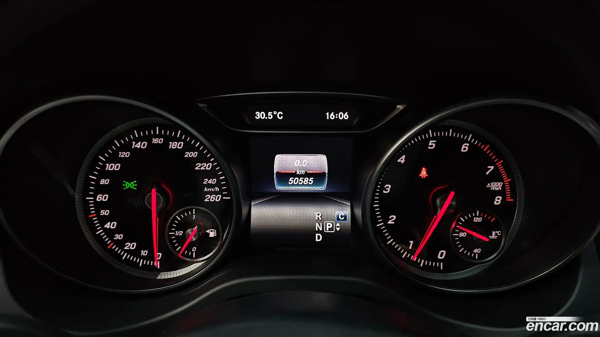 CLA-Class Mercedes-Benz 2017.10-INNER-008