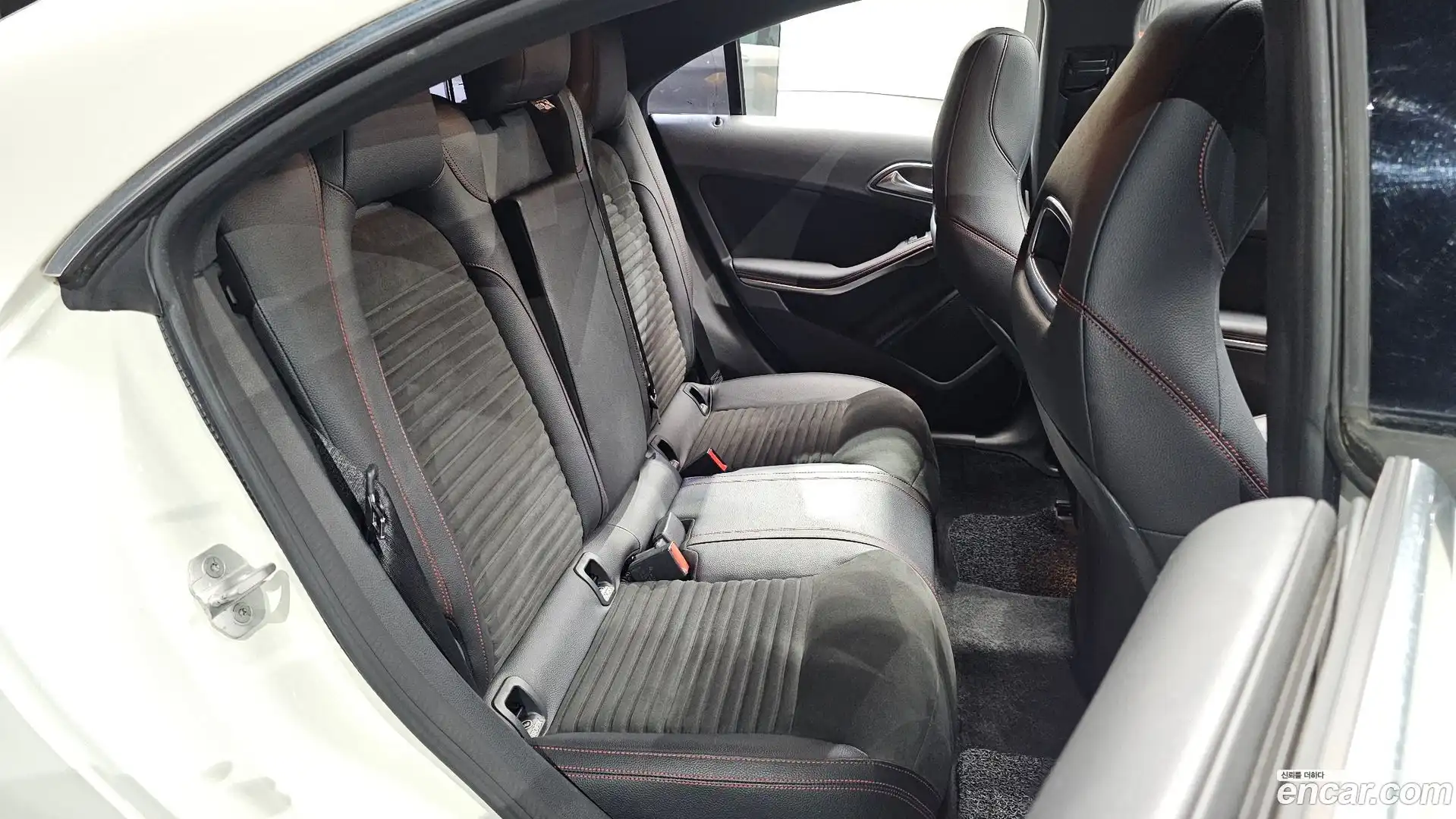 CLA-Class Mercedes-Benz 2017.10-OPTION-015