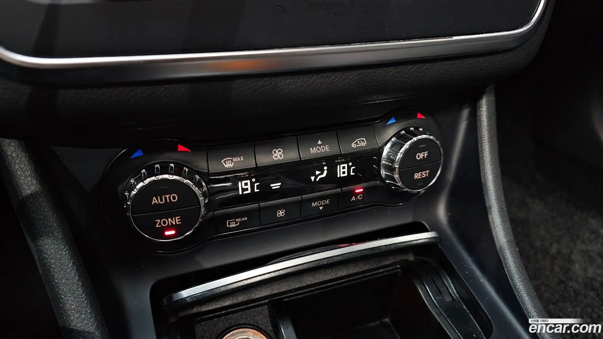 CLA-Class Mercedes-Benz 2017.10-OPTION-024