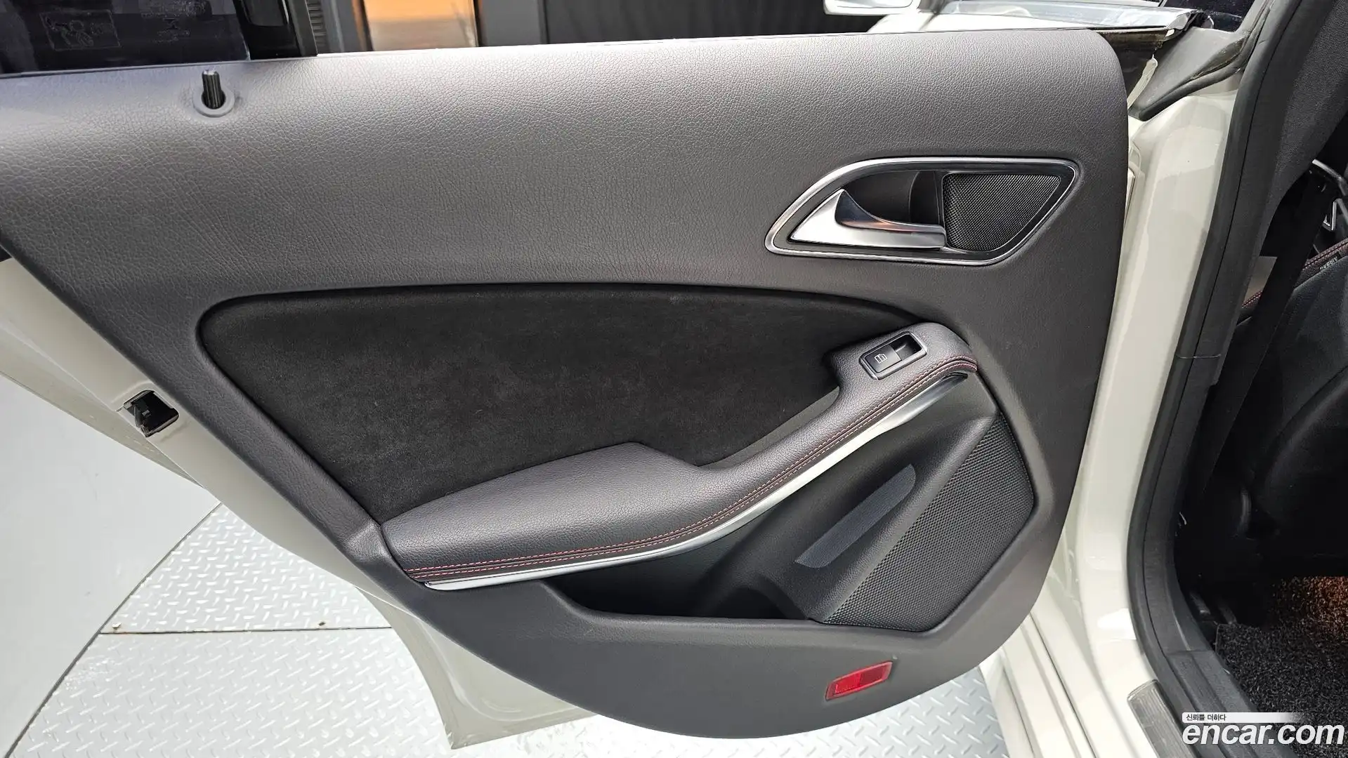 CLA-Class Mercedes-Benz 2017.10-INNER-035