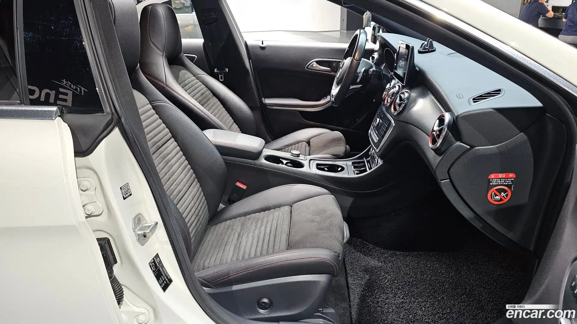 CLA-Class Mercedes-Benz 2017.10-INNER-036