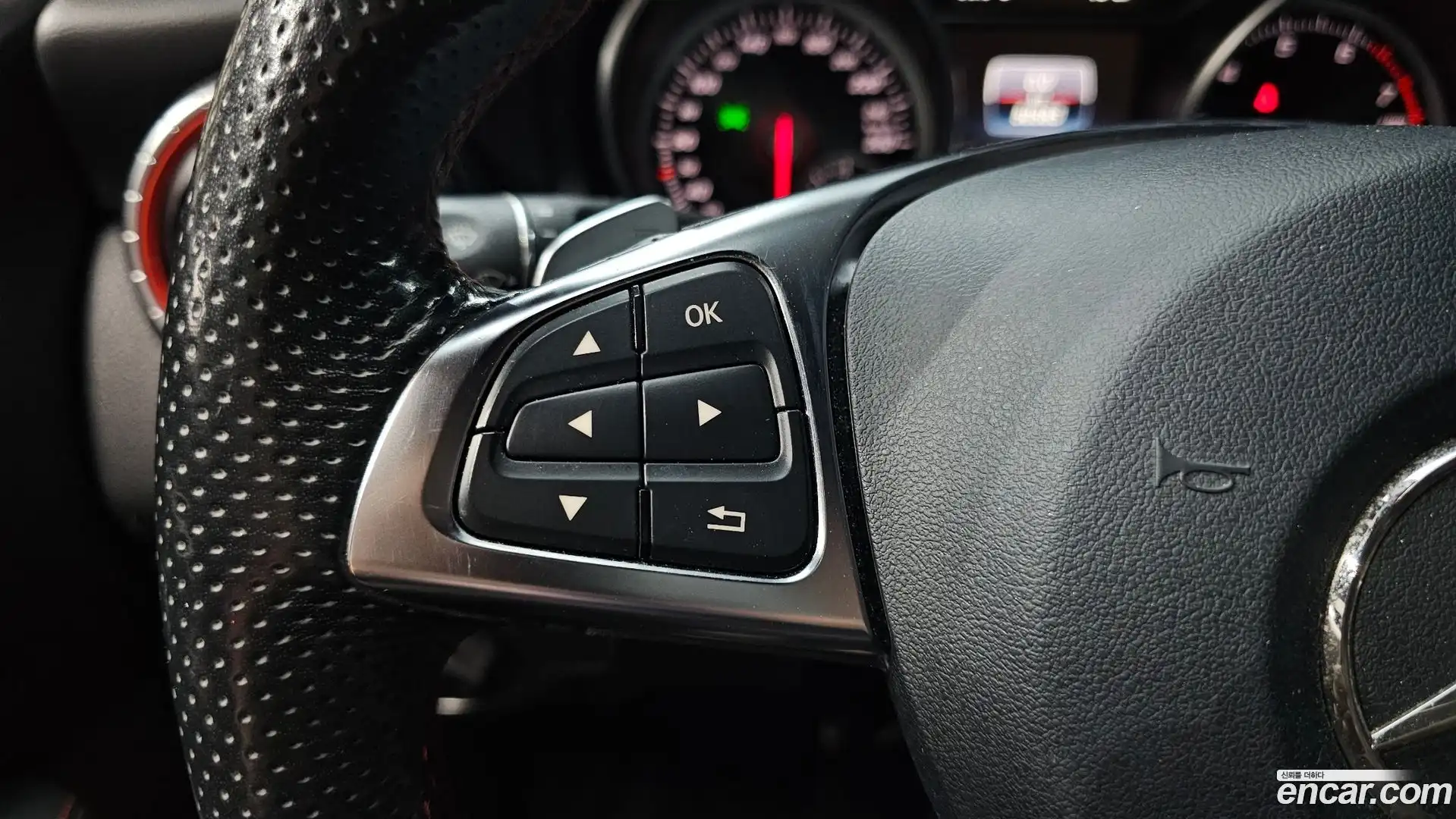 CLA-Class Mercedes-Benz 2017.10-OPTION-041