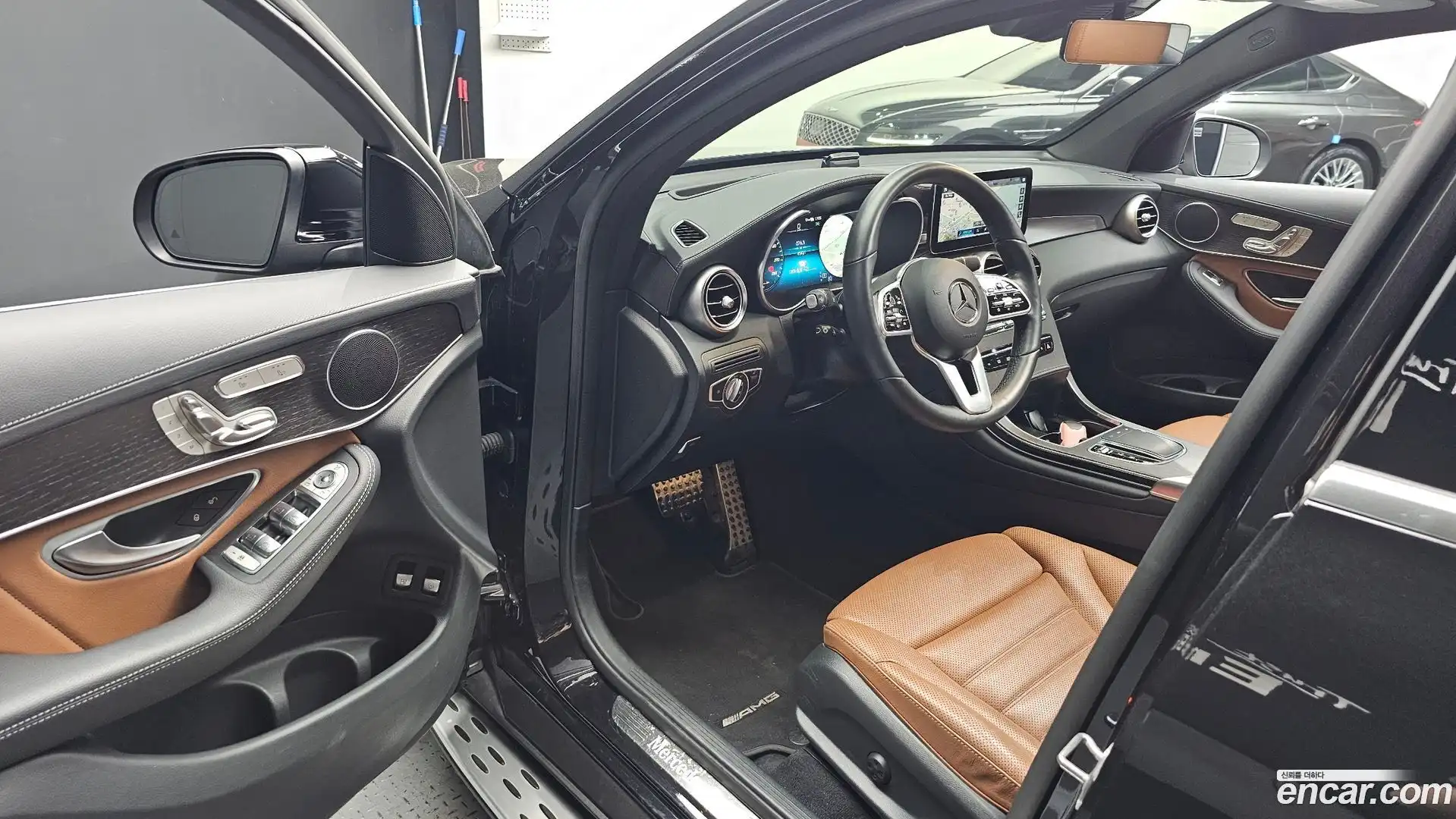 GLC-Class Mercedes-Benz 2022.2-INNER-010