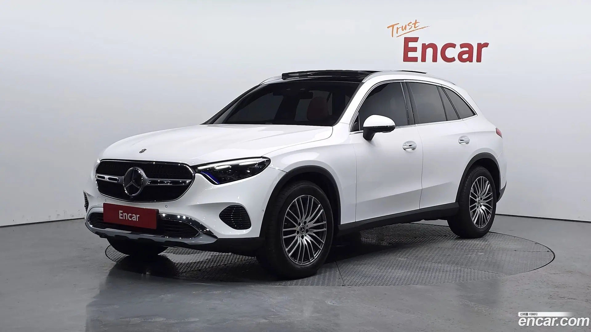 Main__Slider__Photo:GLC-Class Mercedes-Benz 2025.8-0