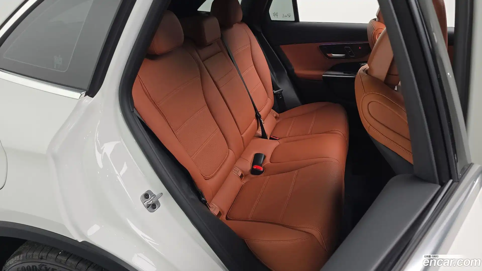 GLC-Class Mercedes-Benz 2025.8-OPTION-015