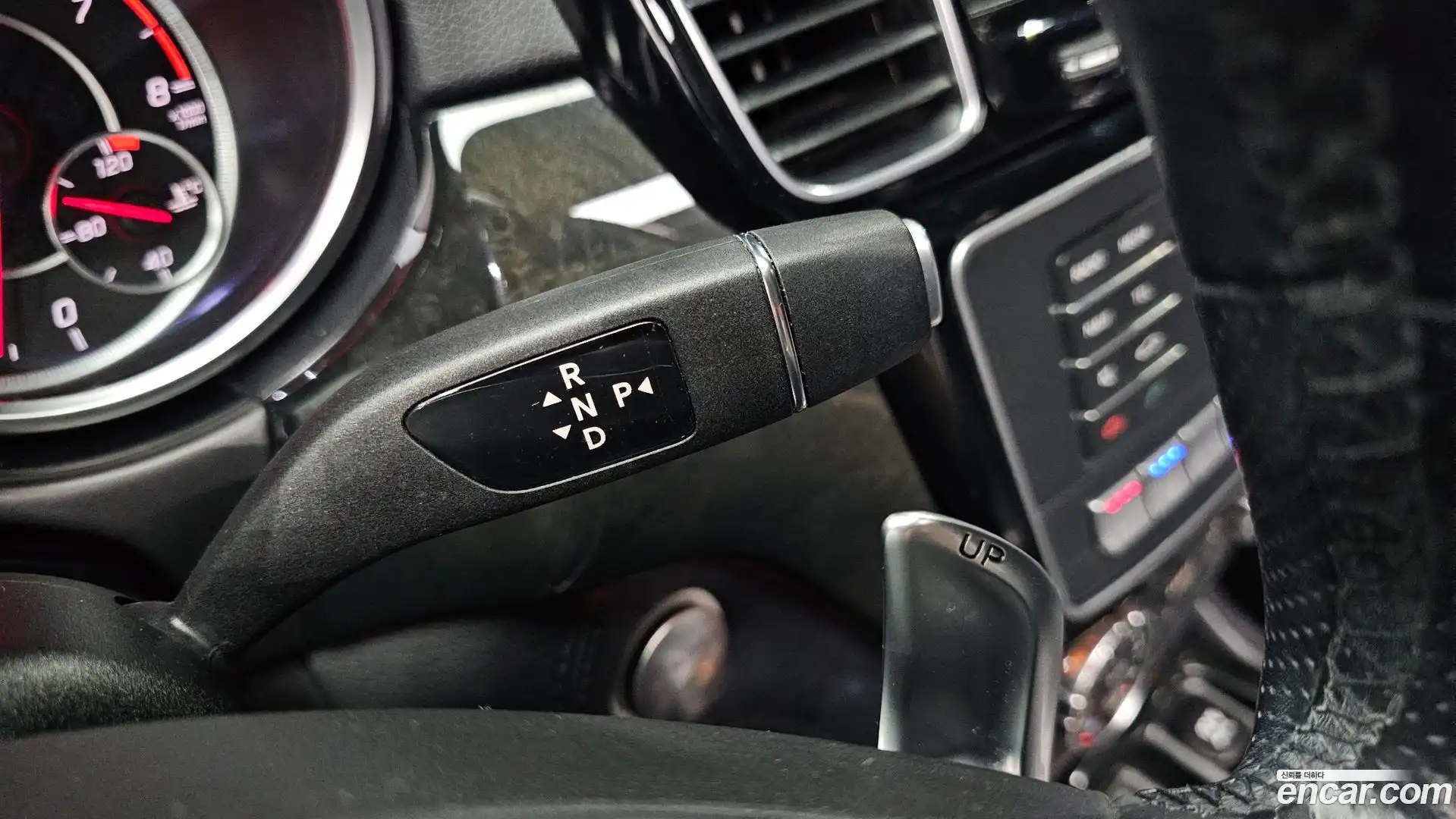 GLE-Class Mercedes-Benz 2016.11-INNER-009