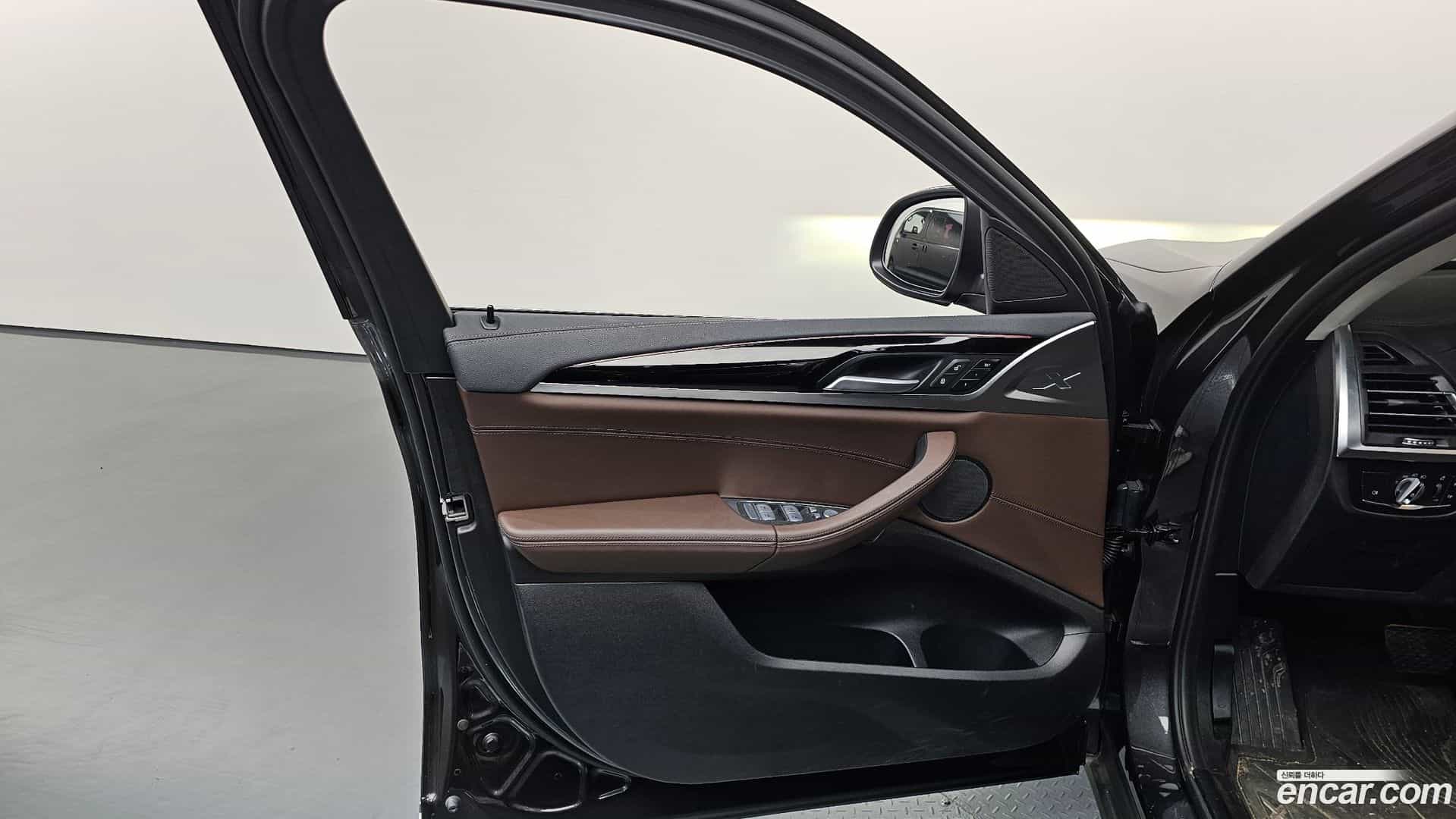 X4 BMW 2023.0-INNER-034