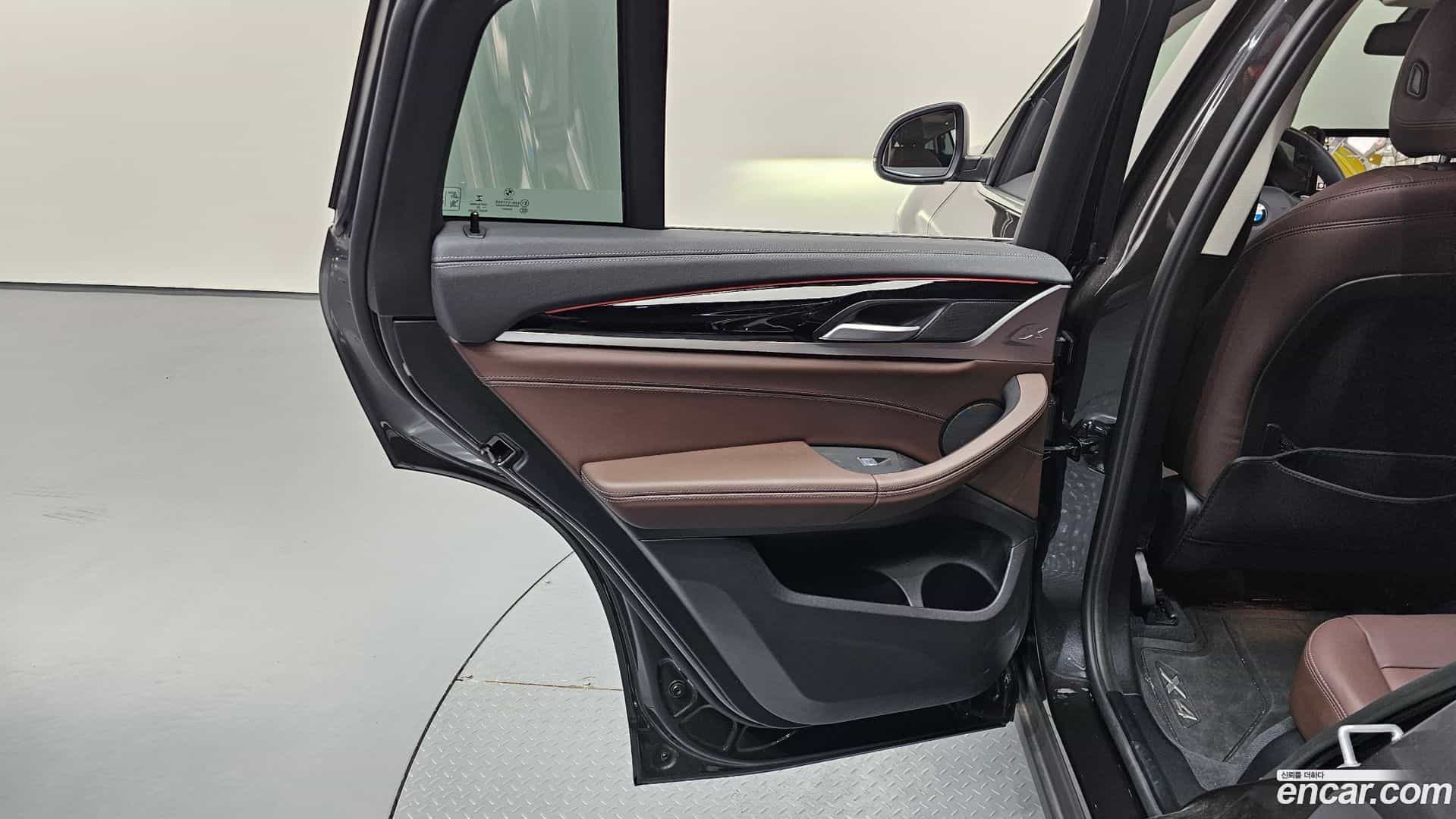 X4 BMW 2023.0-INNER-035