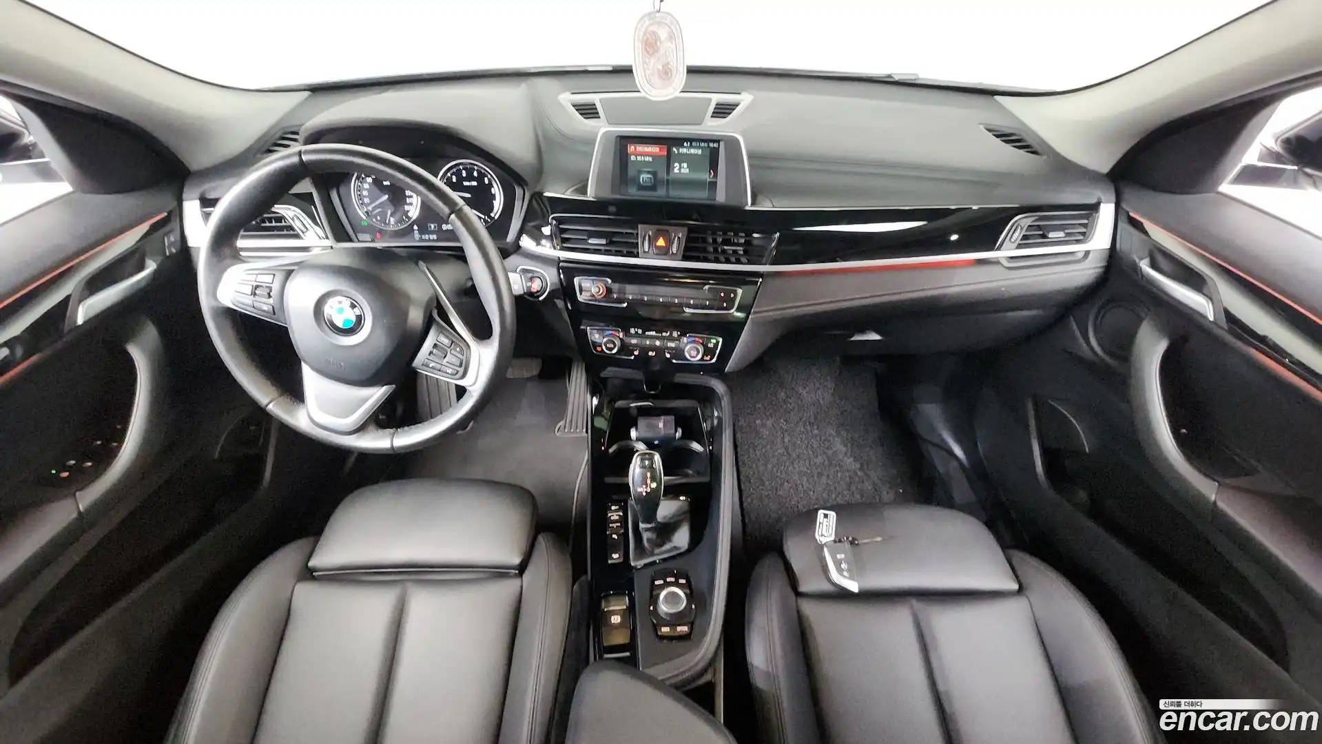 X2 (F39) BMW 2020.1-INNER-007