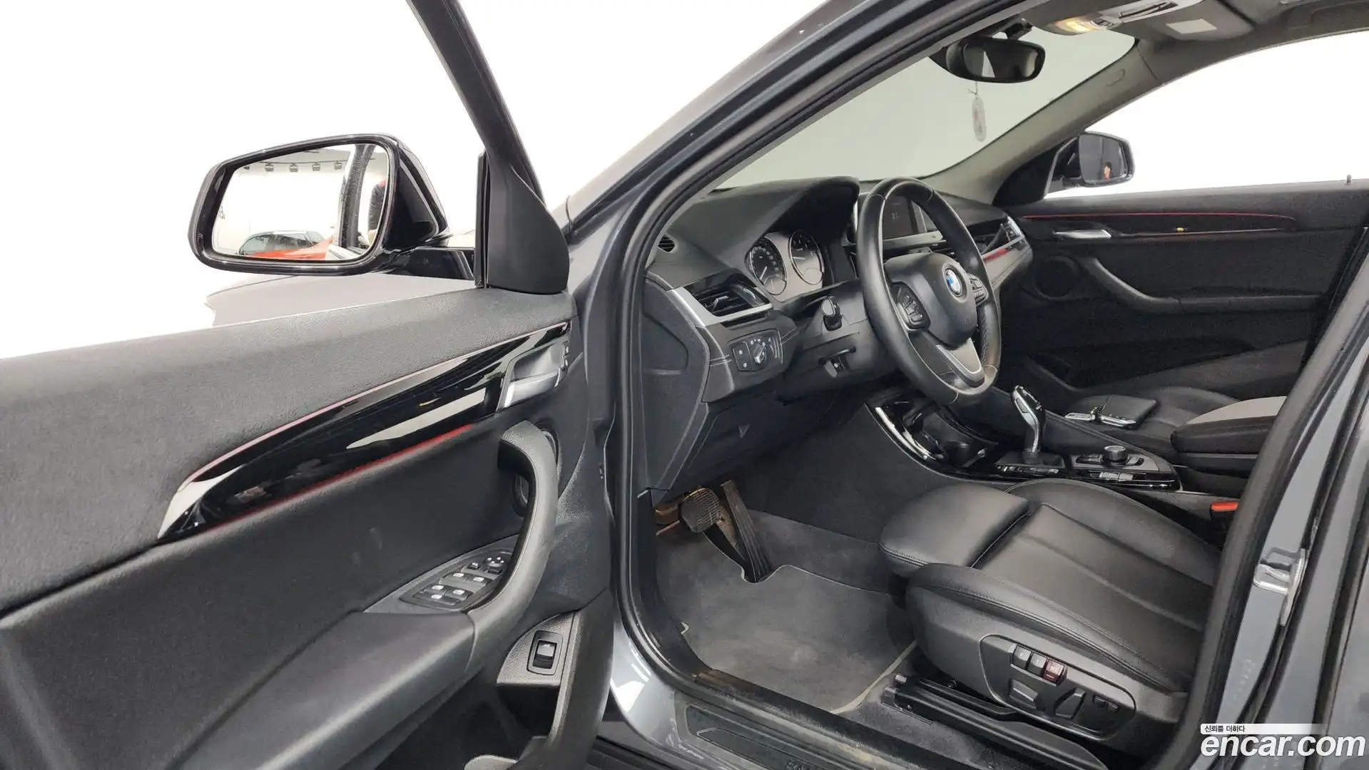 X2 (F39) BMW 2020.1-INNER-010