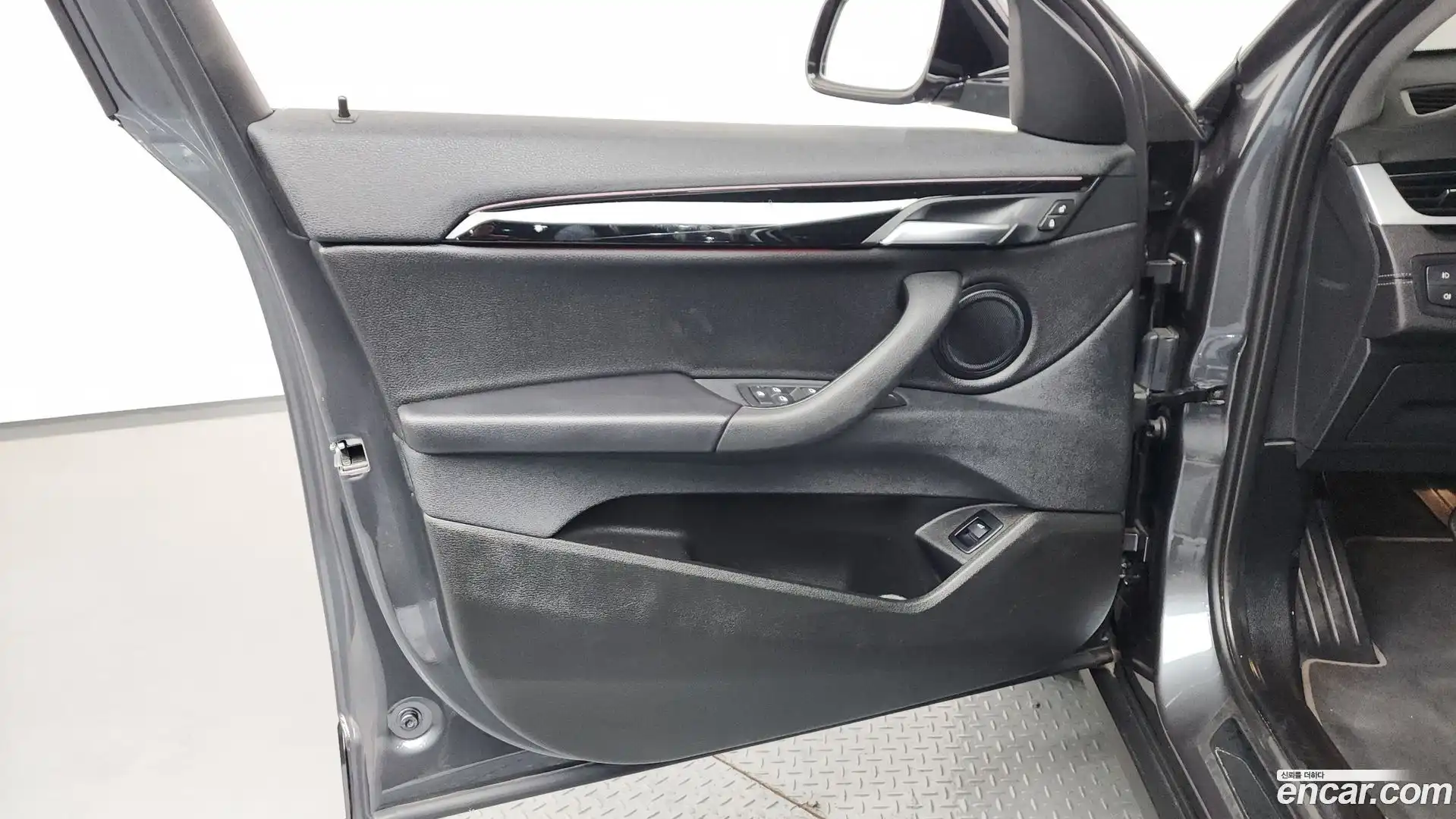 X2 (F39) BMW 2020.1-INNER-034