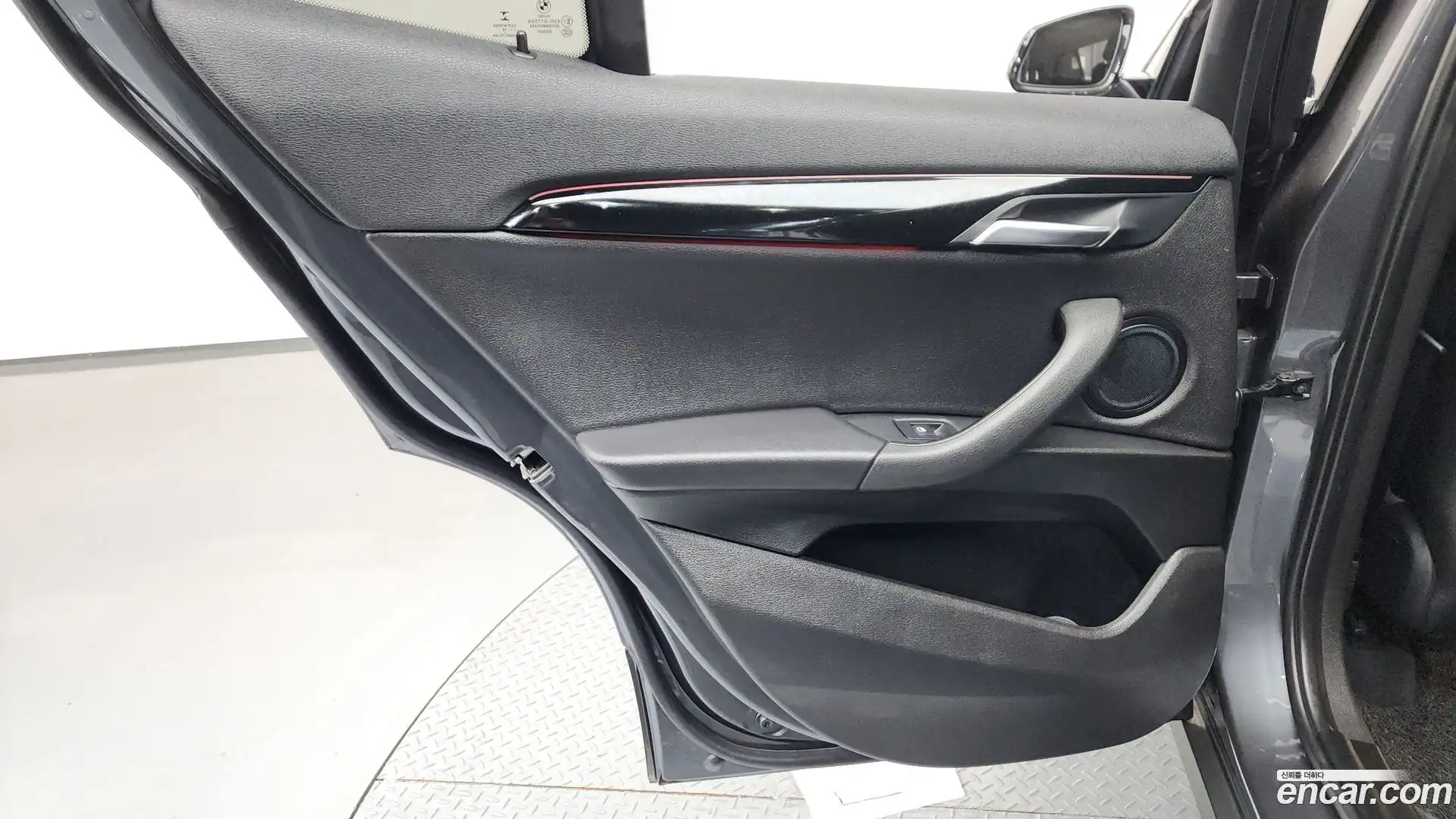 X2 (F39) BMW 2020.1-INNER-035