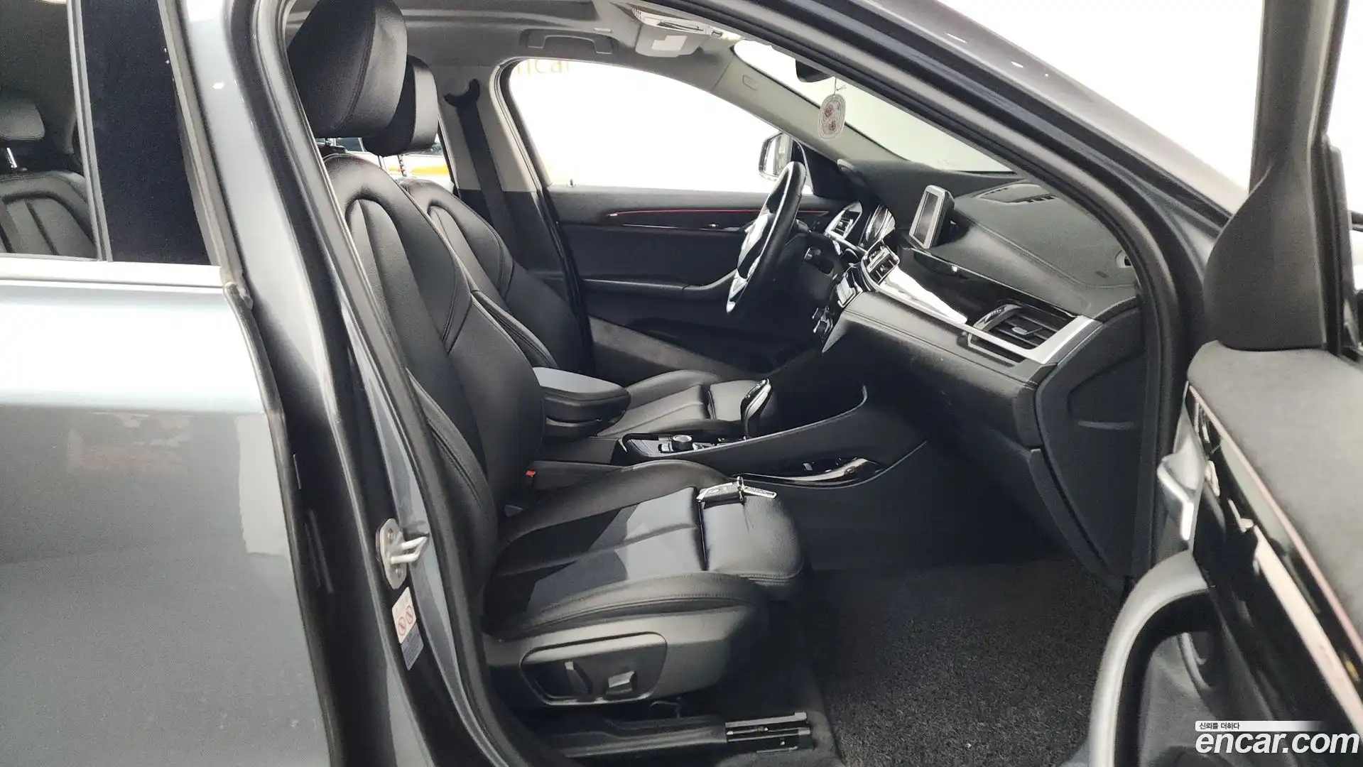 X2 (F39) BMW 2020.1-INNER-036